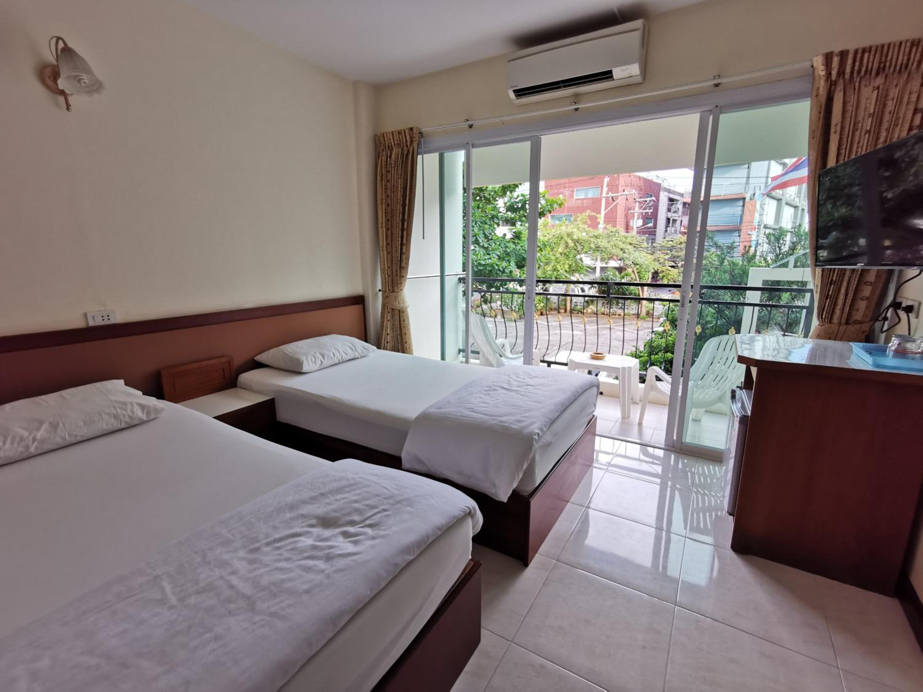 Standard Twin Room - Photo 13