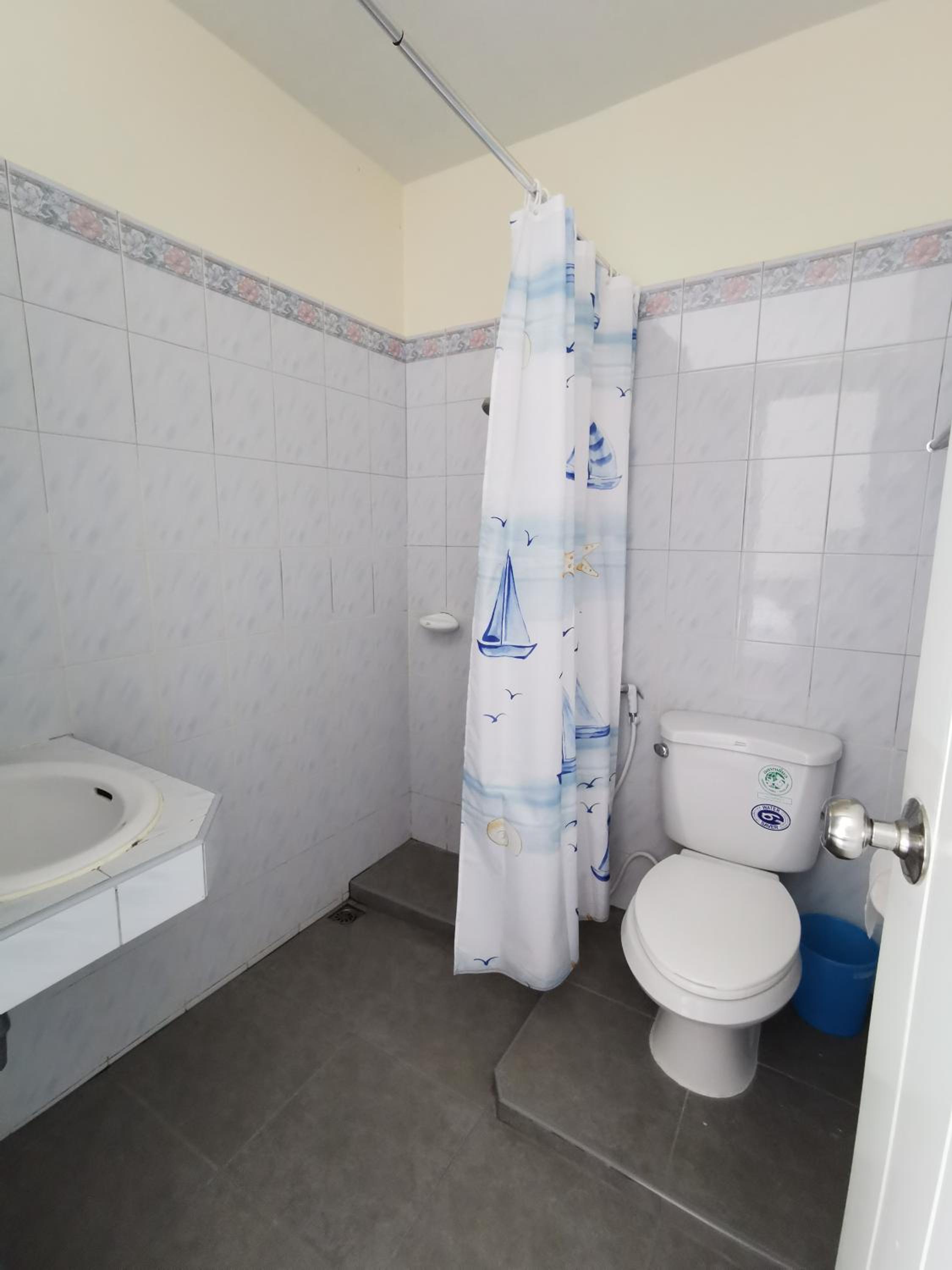 Standard Twin Room - Photo 16