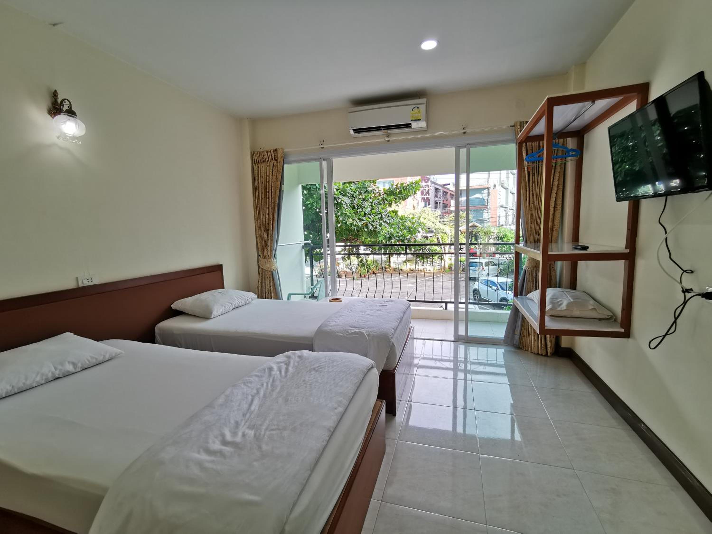 Standard Twin Room - Photo 1