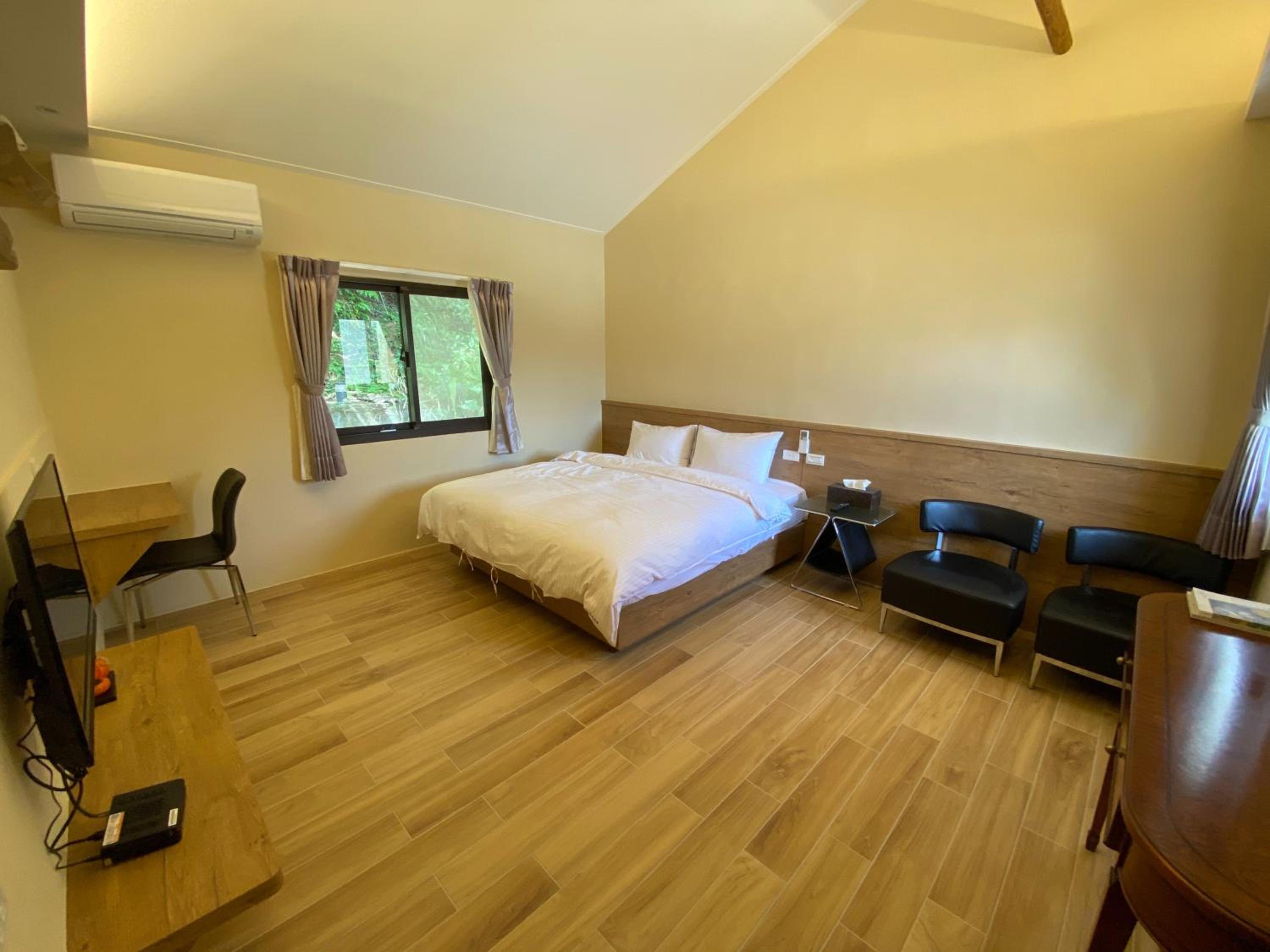 Queen Room photo 1