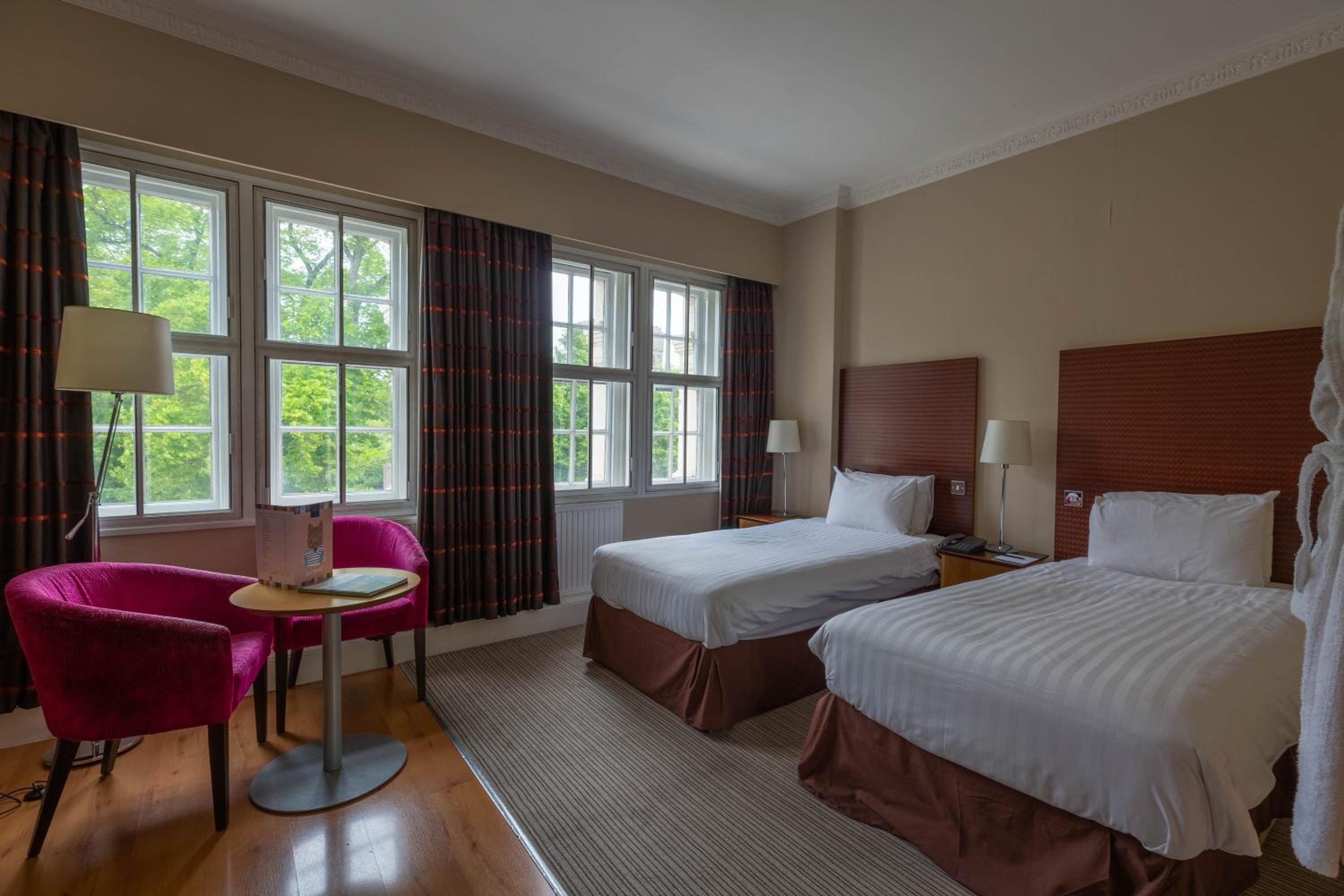 Standard Twin Room - Photo 1