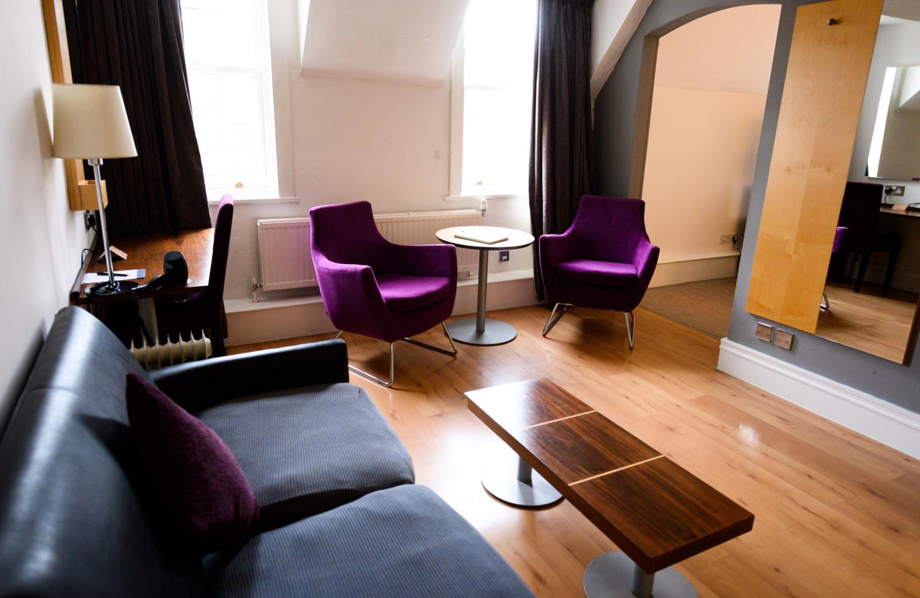 Suite - Photo 1