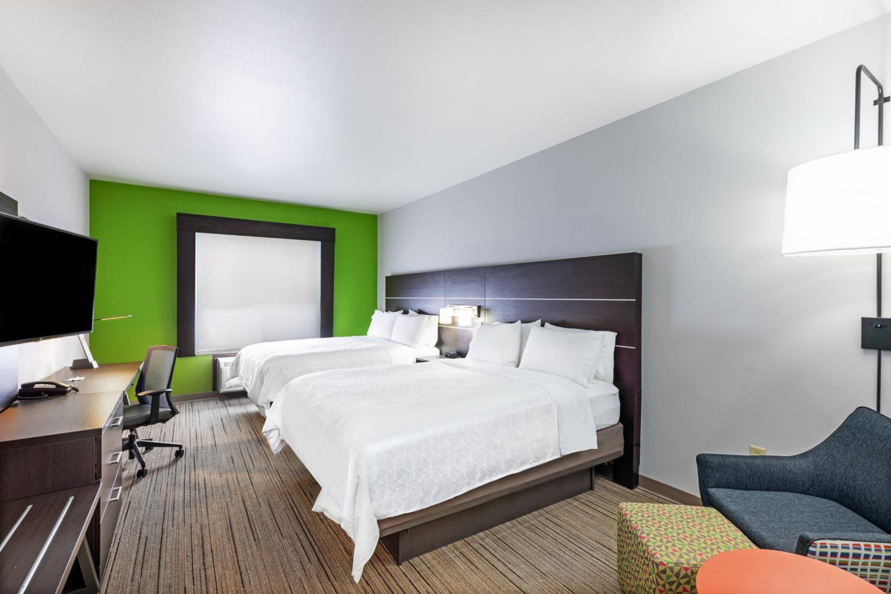 Standard Queen Room with Two Queen Beds - Photo 1