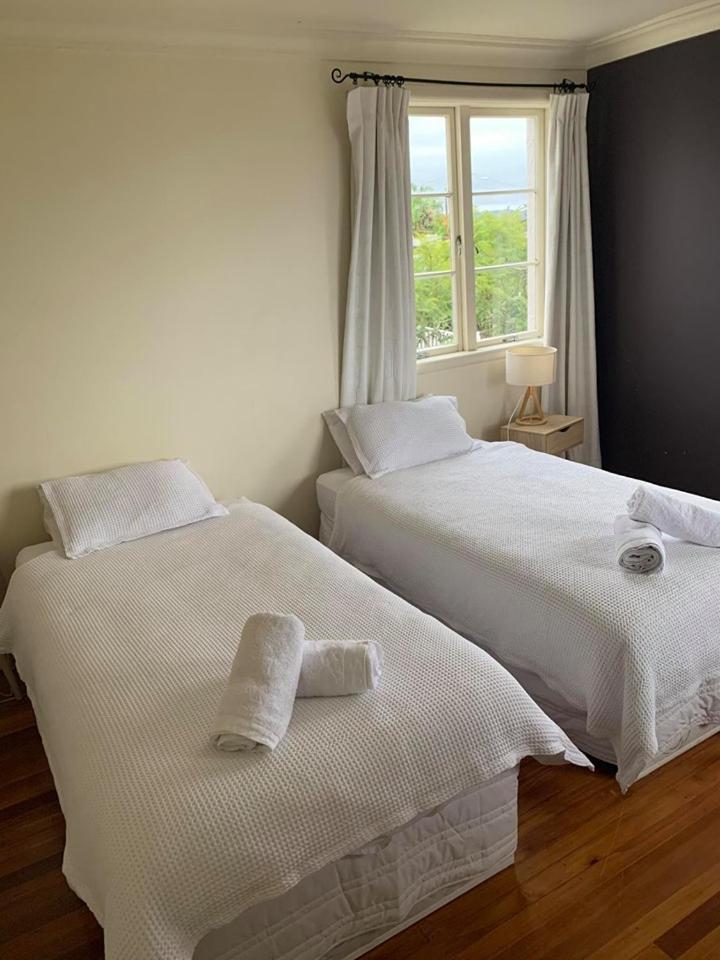 Twin Room with Balcony and Shared Bathroom