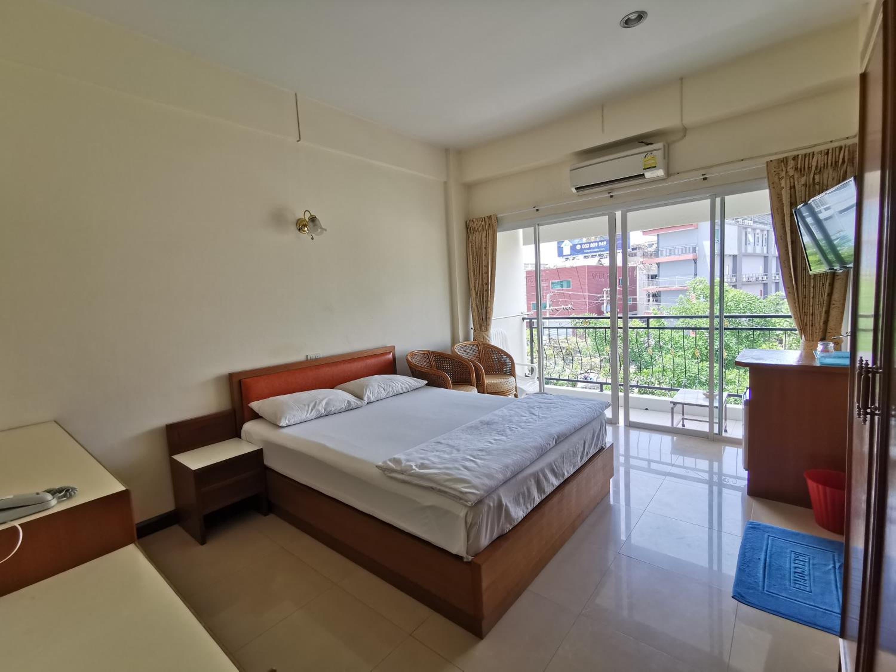 Standard Double Room - Photo 8