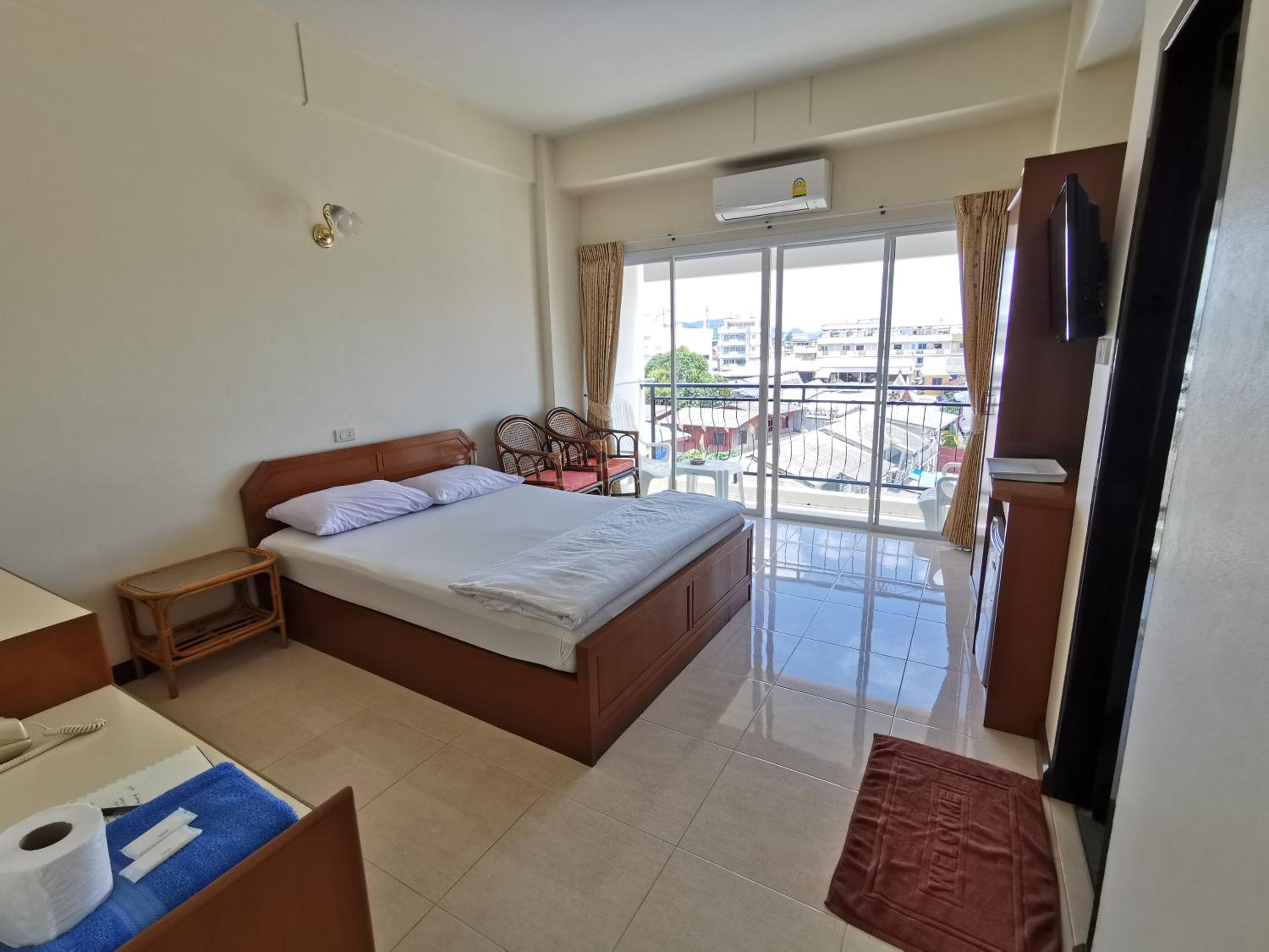 Standard Double Room - Photo 9