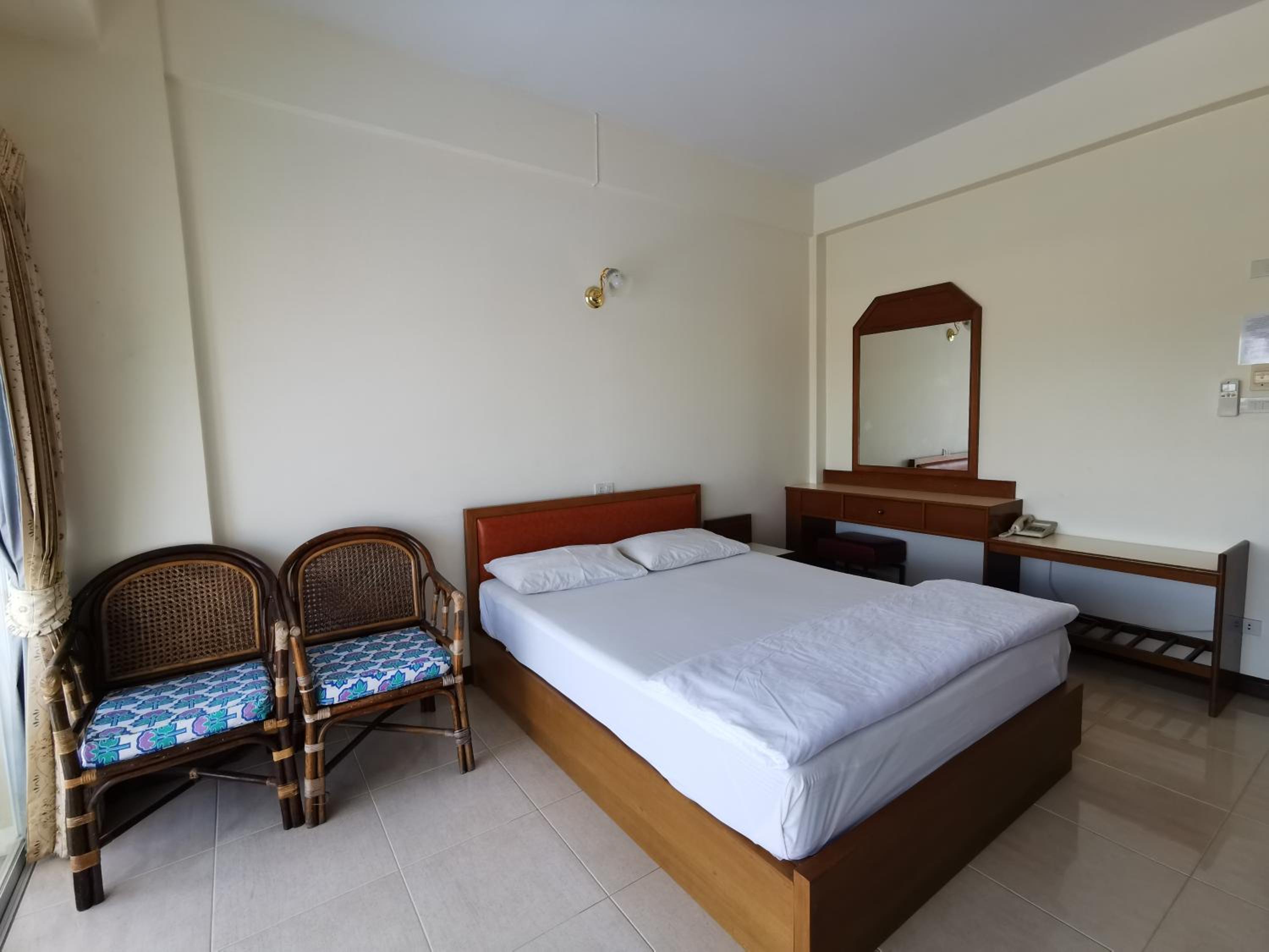 Standard Double Room - Photo 11