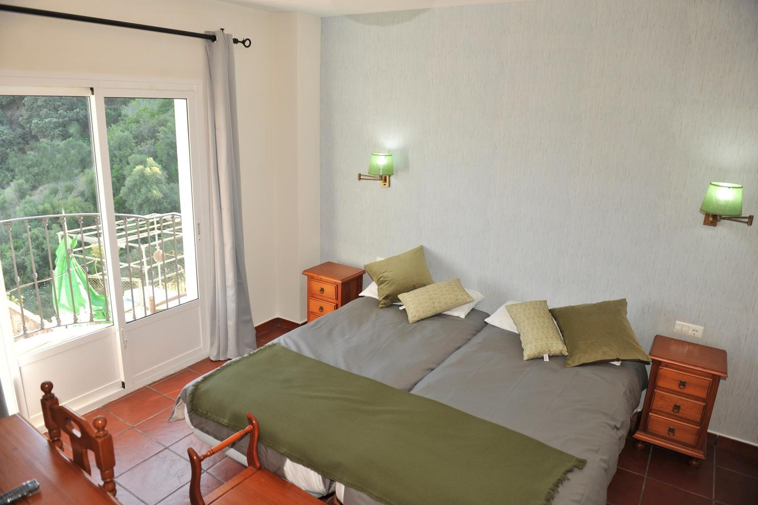 Twin Room - Photo 6