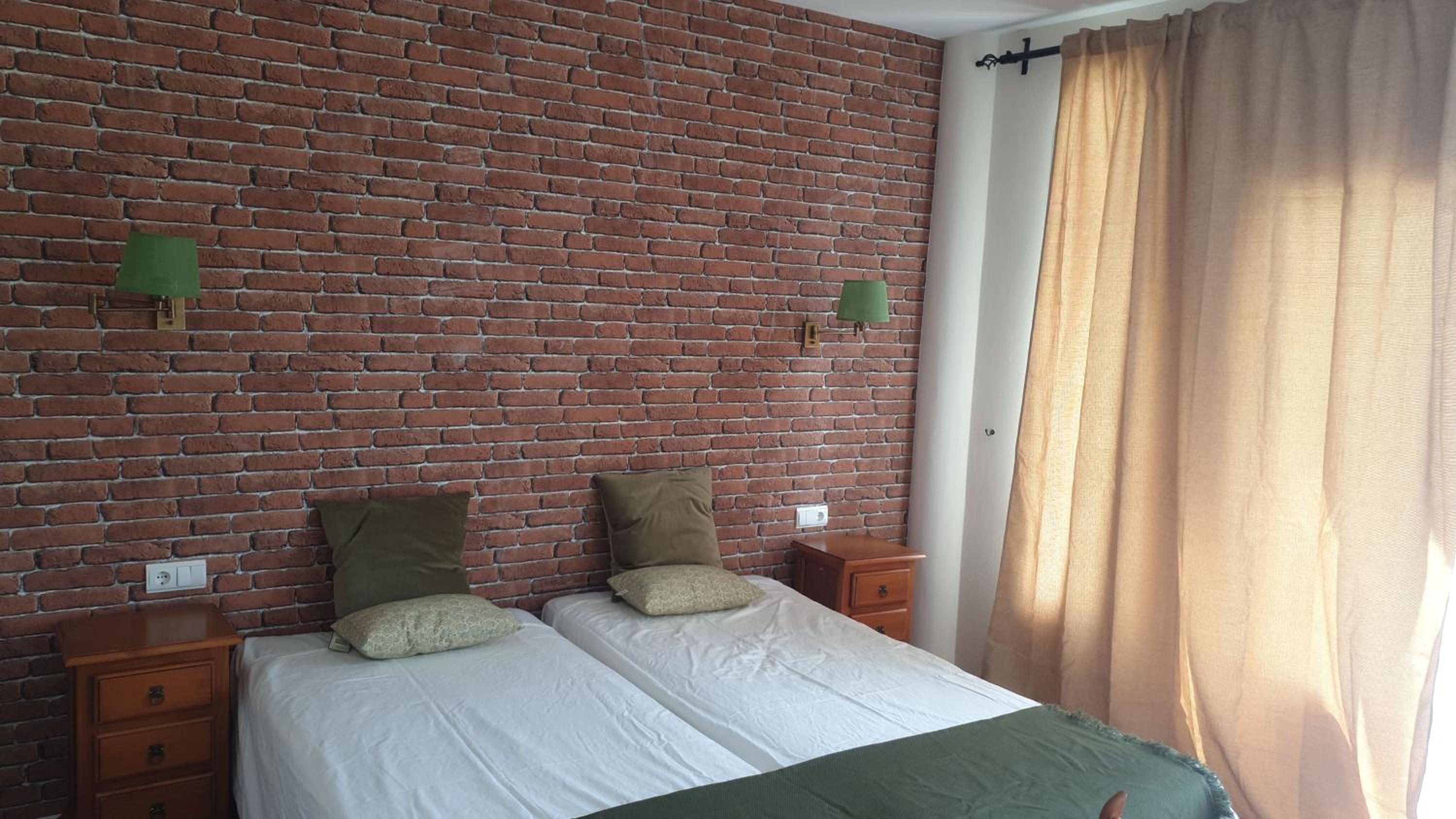 Deluxe Triple Room - Photo 8