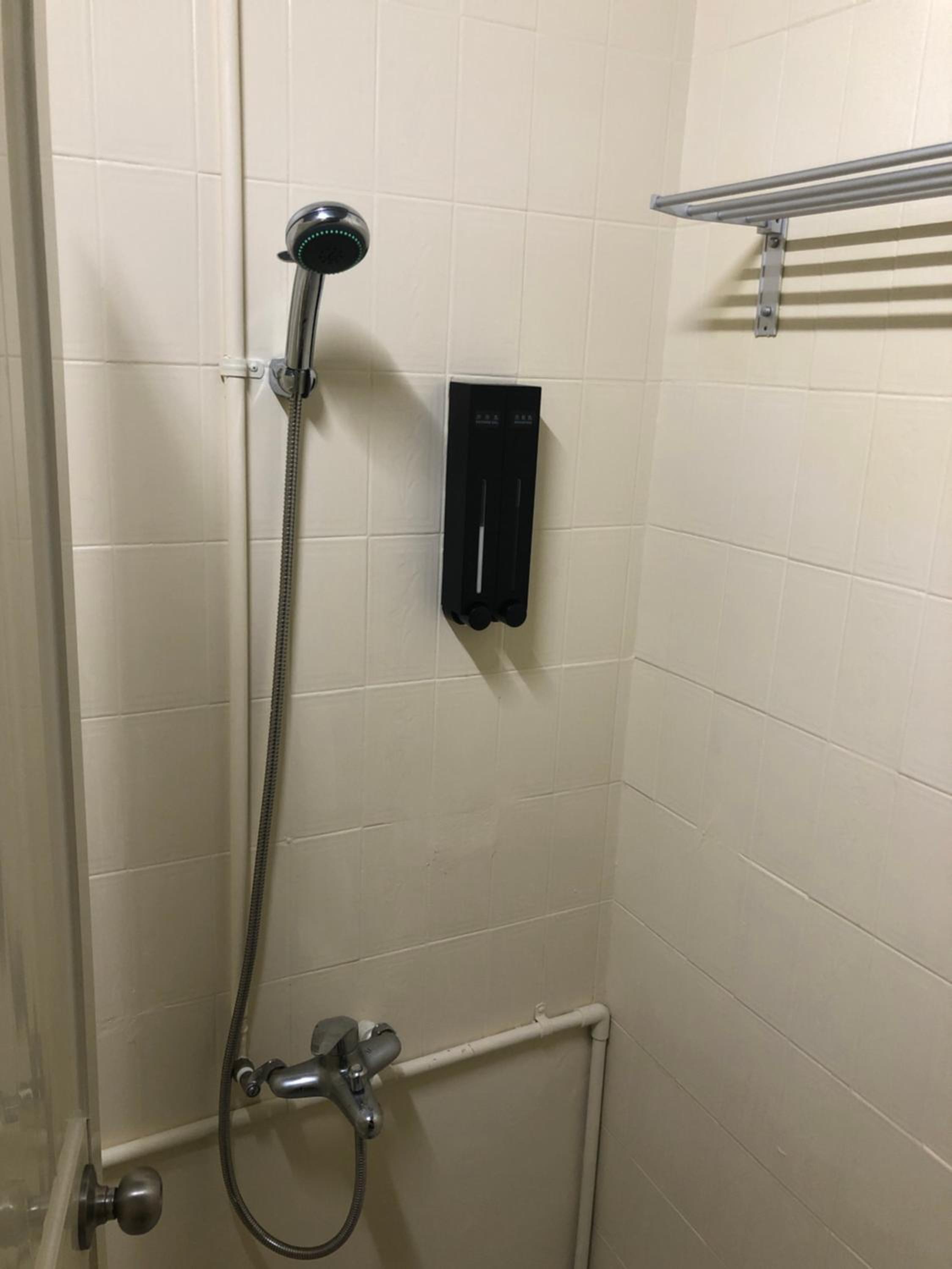 Quadruple Room With Shared Bathroom photo 2
