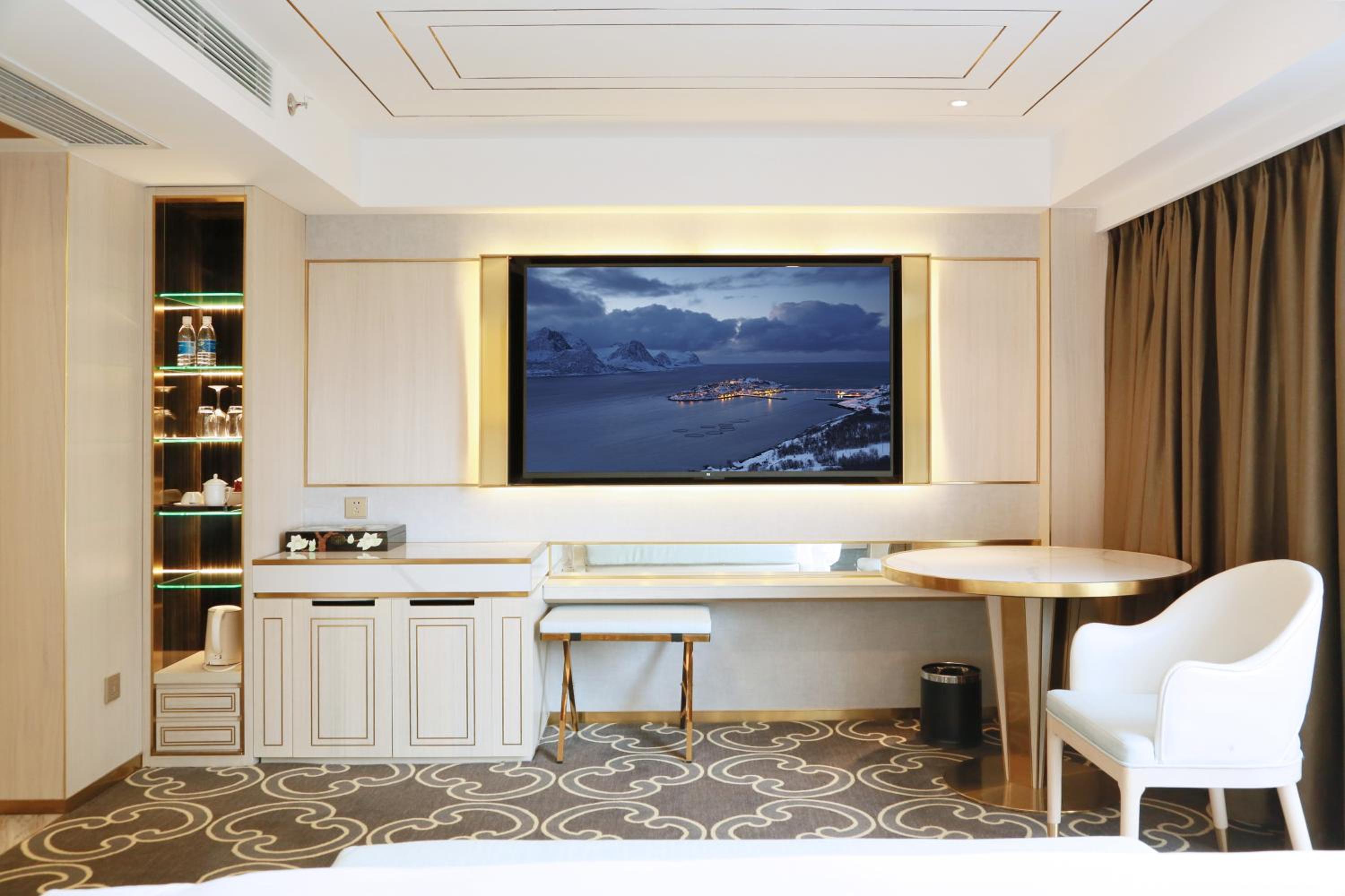 Deluxe Queen Room - Photo 2