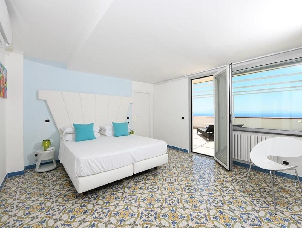 Junior Suite with Balcony - Photo 1