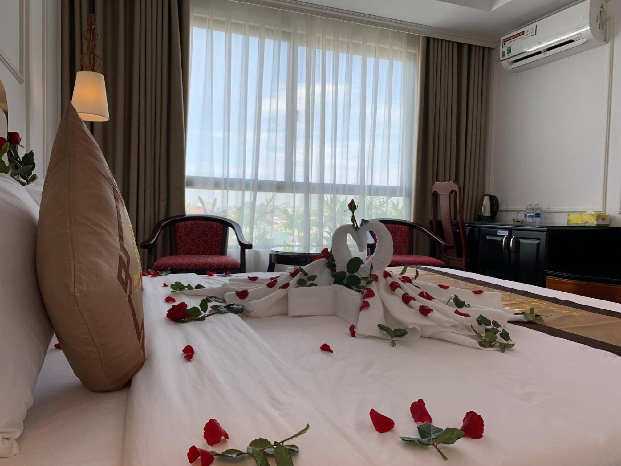 Suite with City View - Photo 16