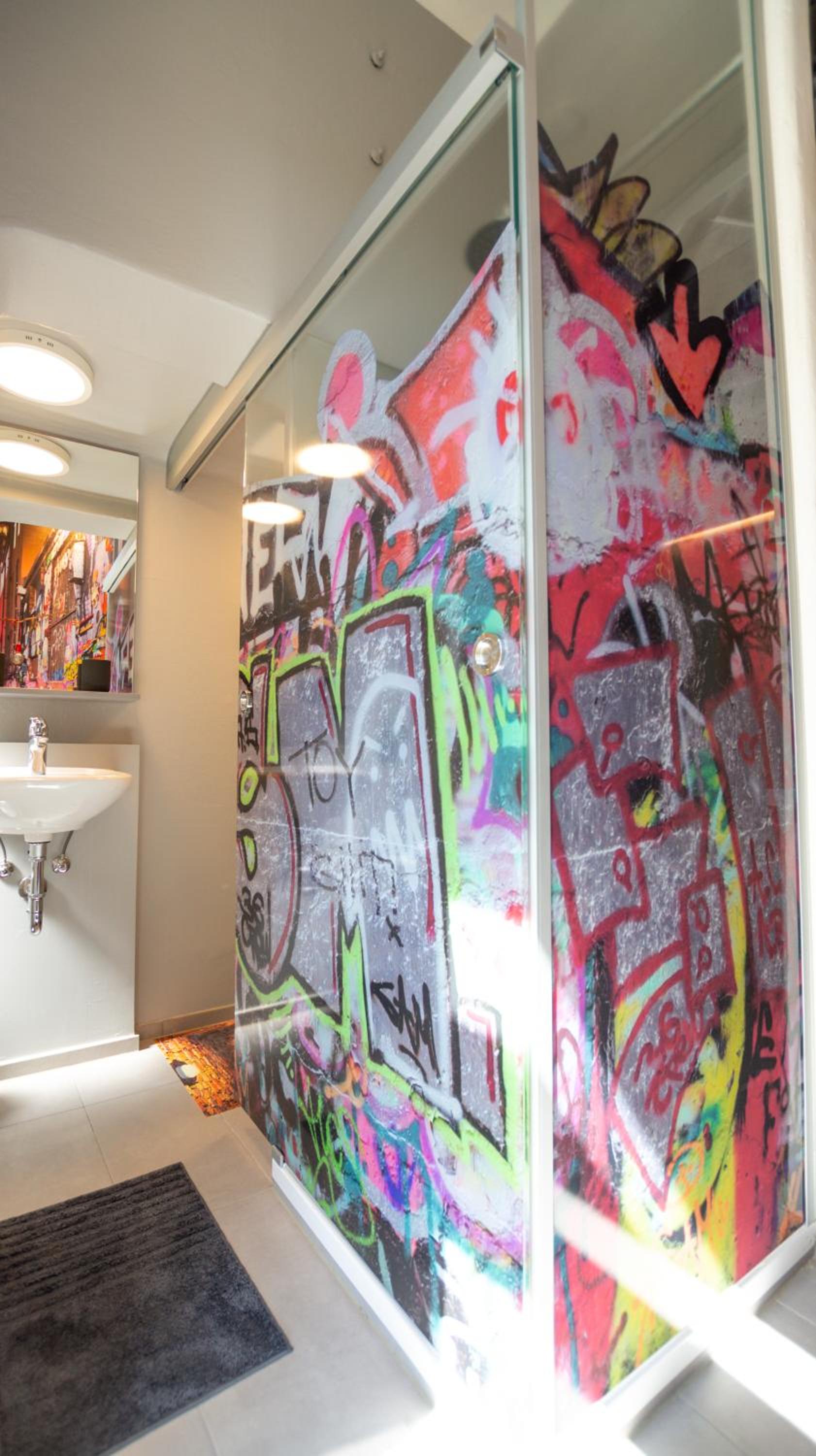 One-Bedroom Apartment - Photo 2