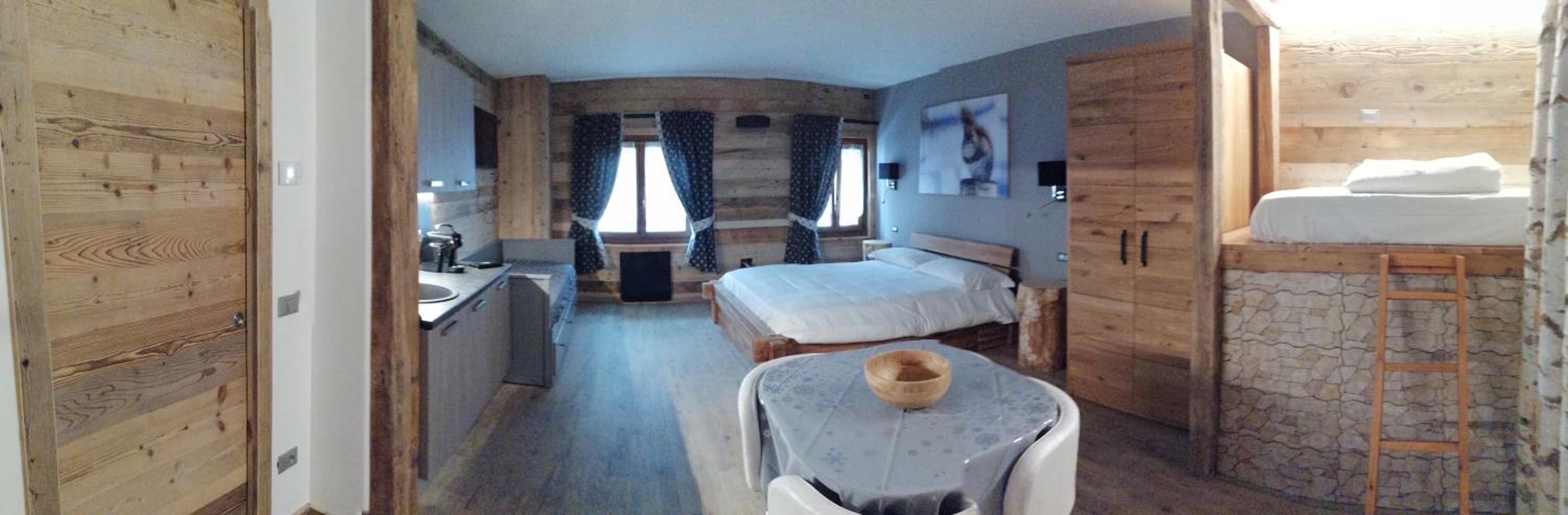 Superior Family Room - Photo 1