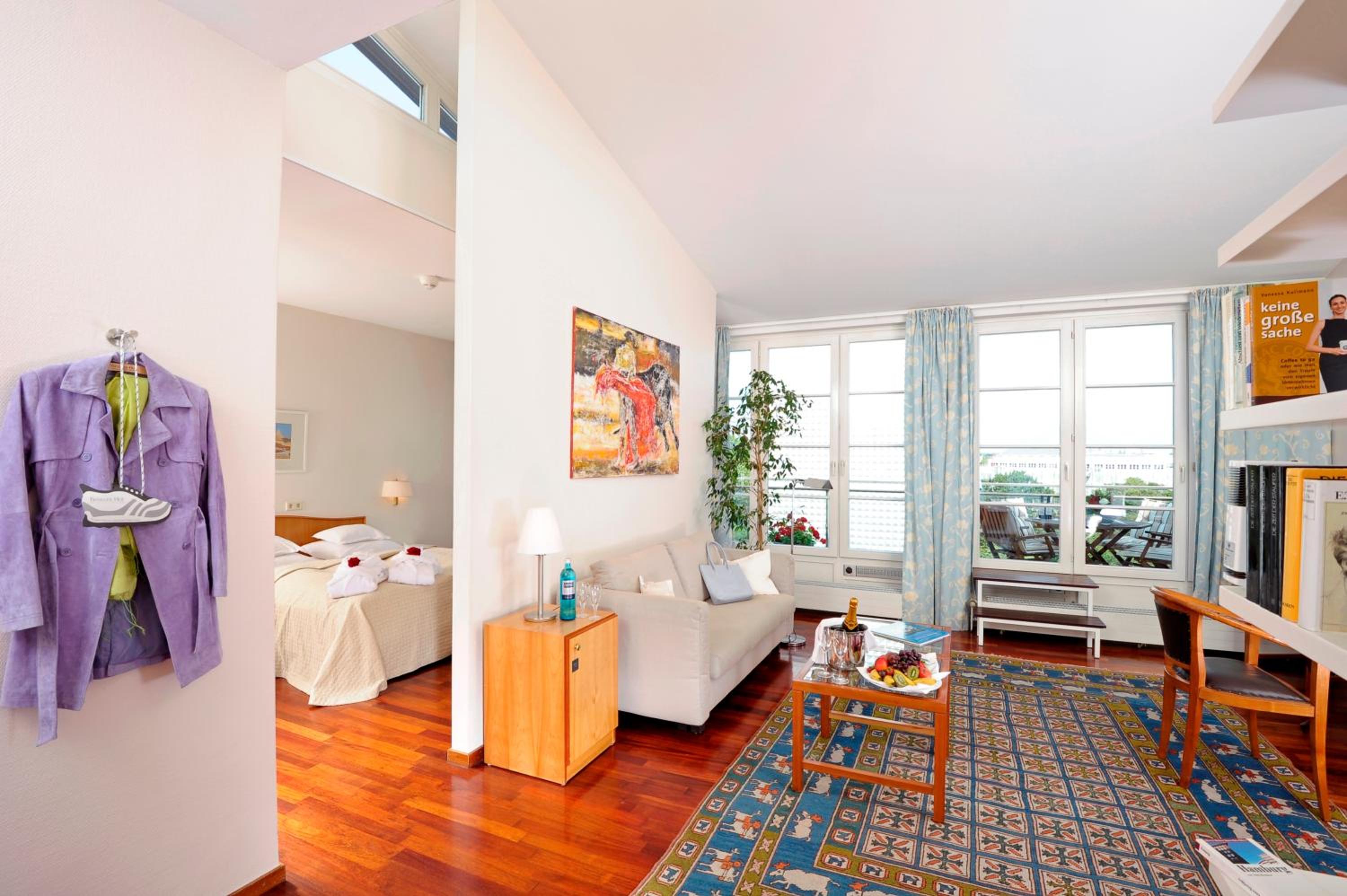 Penthouse Suite with Balcony - Photo 2