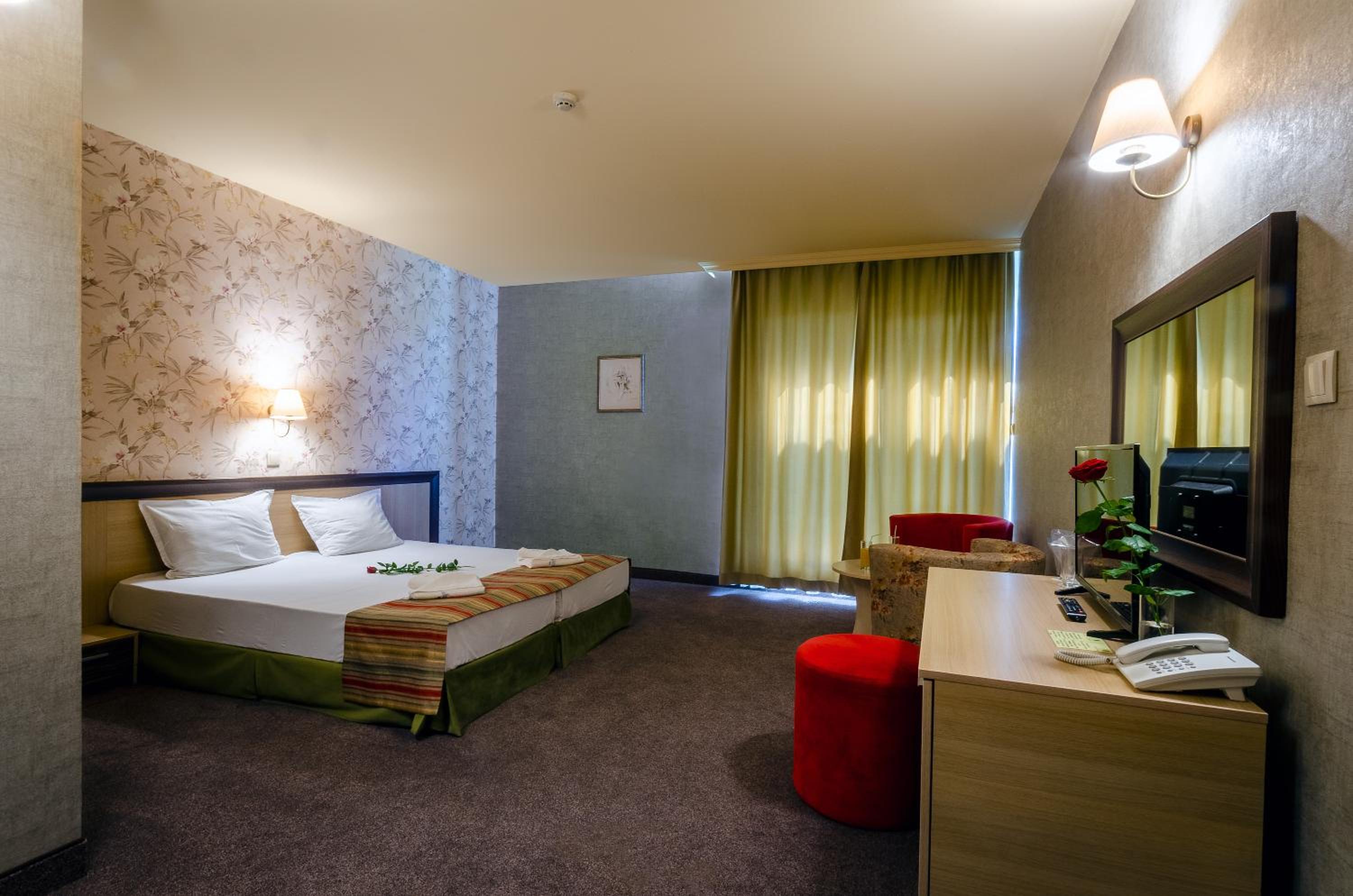 Economy Double Or Twin Room - Free Parking photo 2