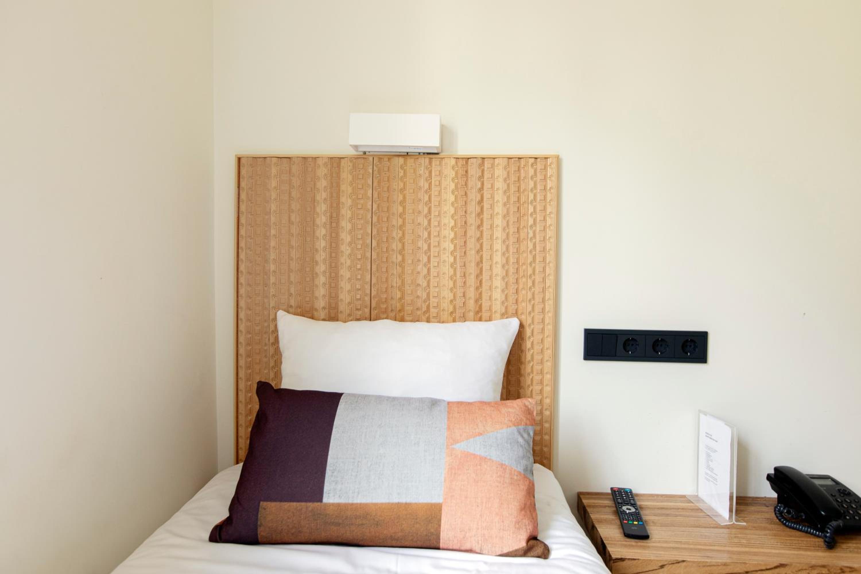 Single Room photo 2