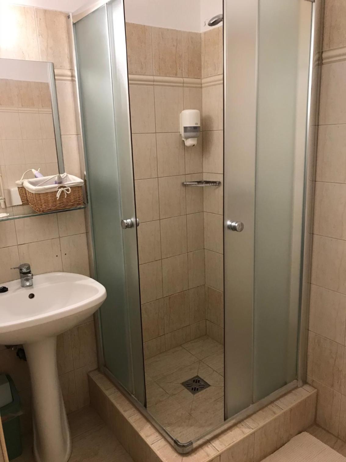 Triple Room with Shower - Photo 4