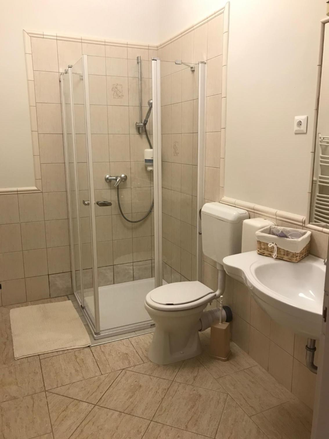 Deluxe King Room - Photo 5