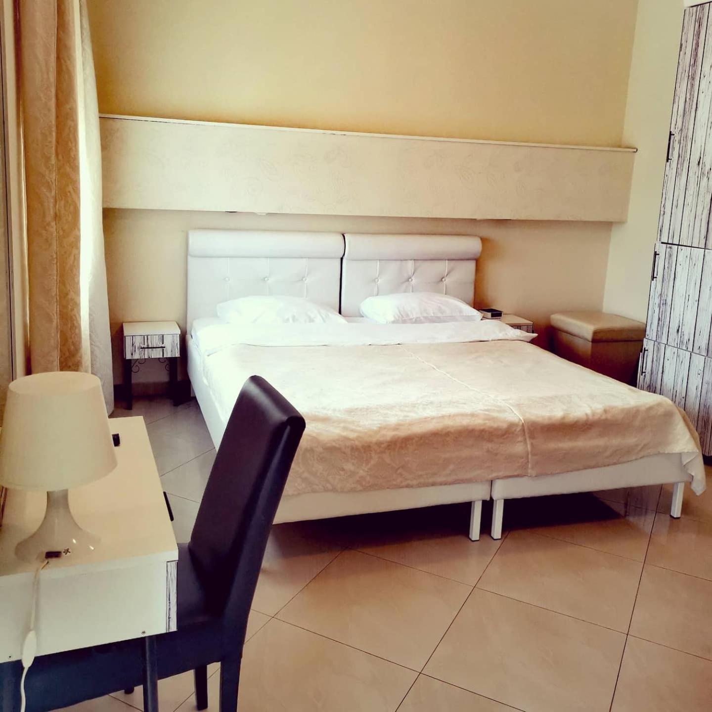 Double or Twin Room - Photo 7