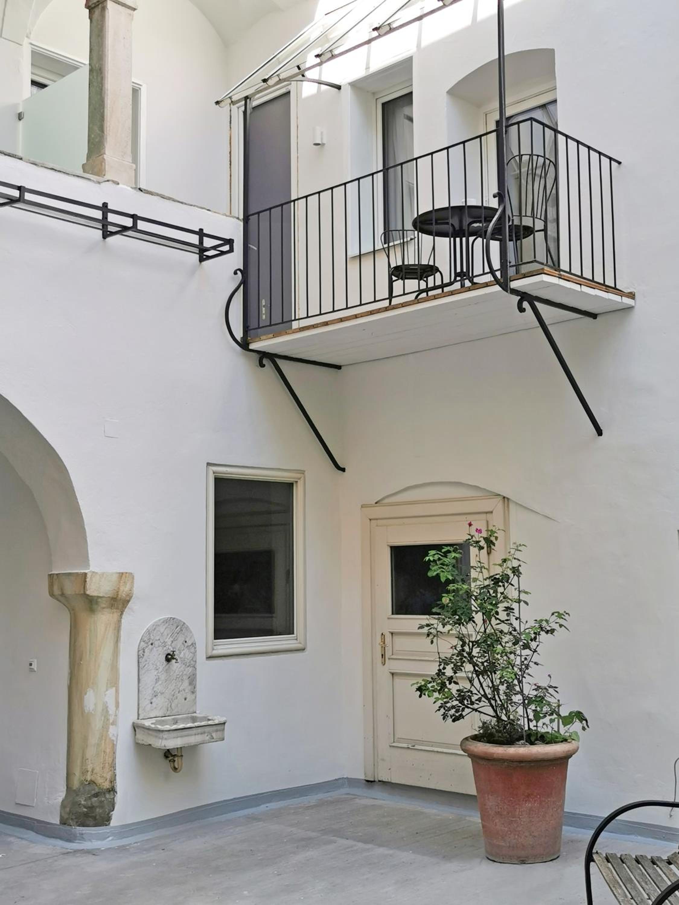 Apartment with Balcony photo 2