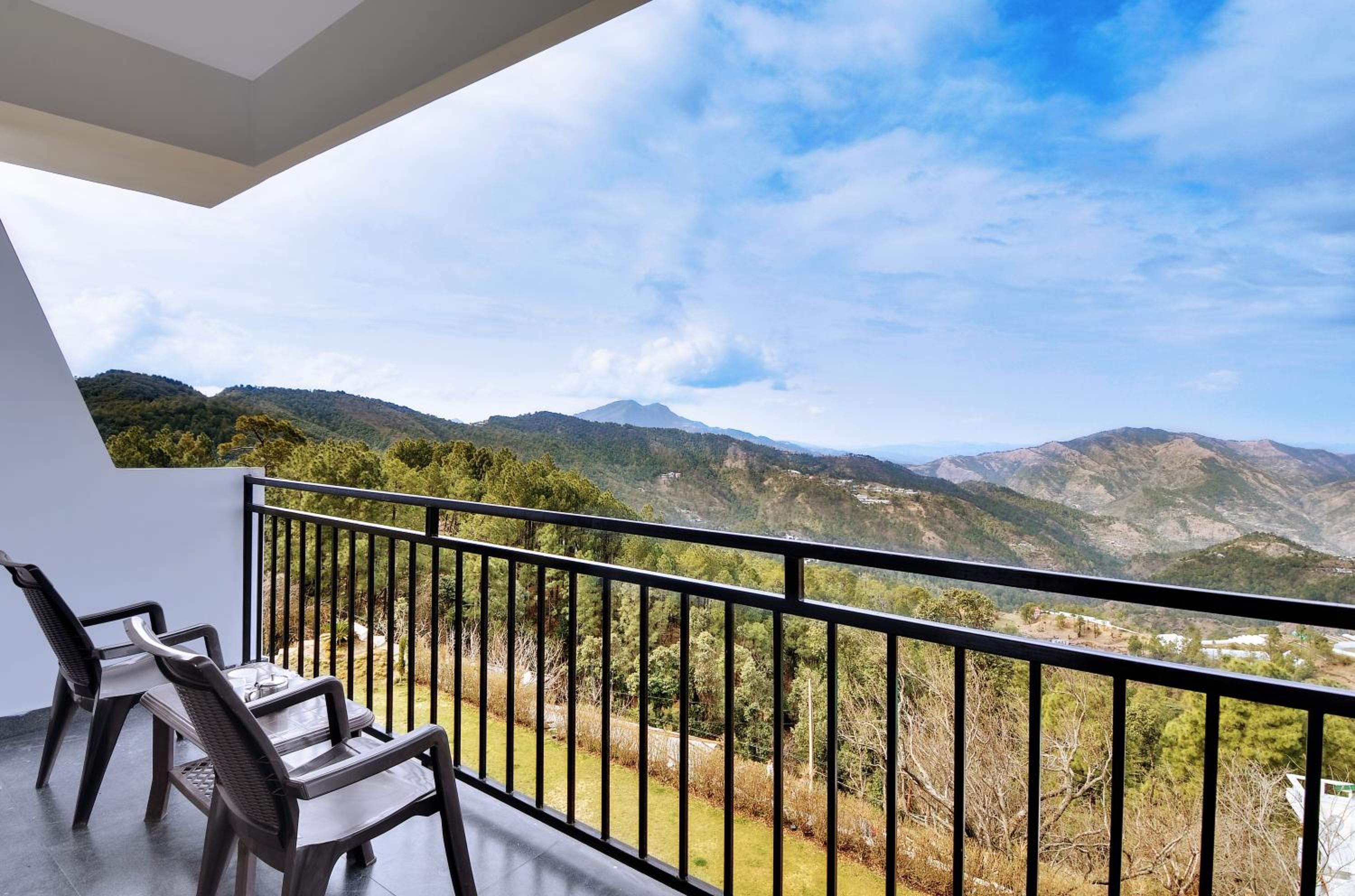 Premium Double Room with Balcony photo 3