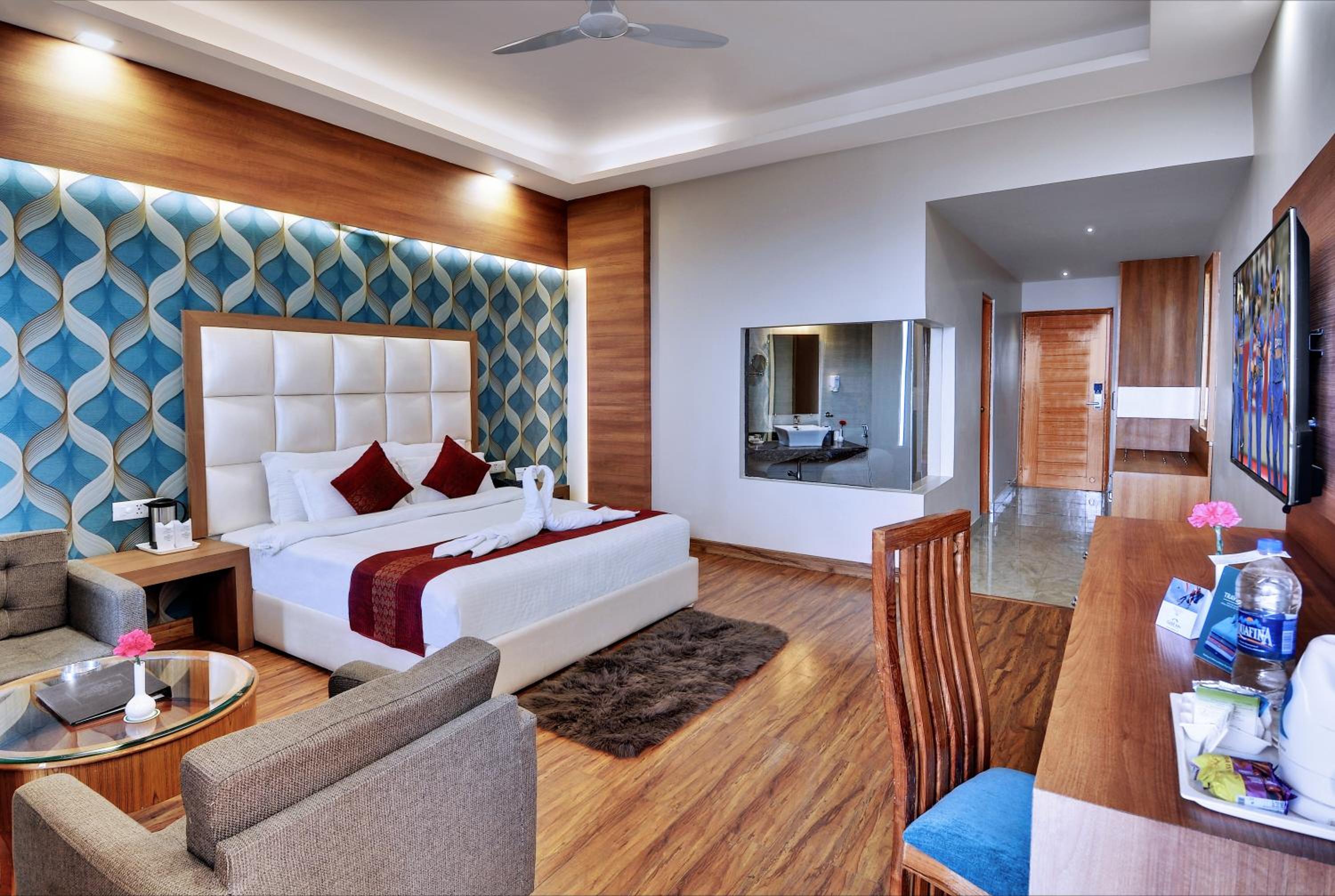 Premium Double Room with Balcony photo 2