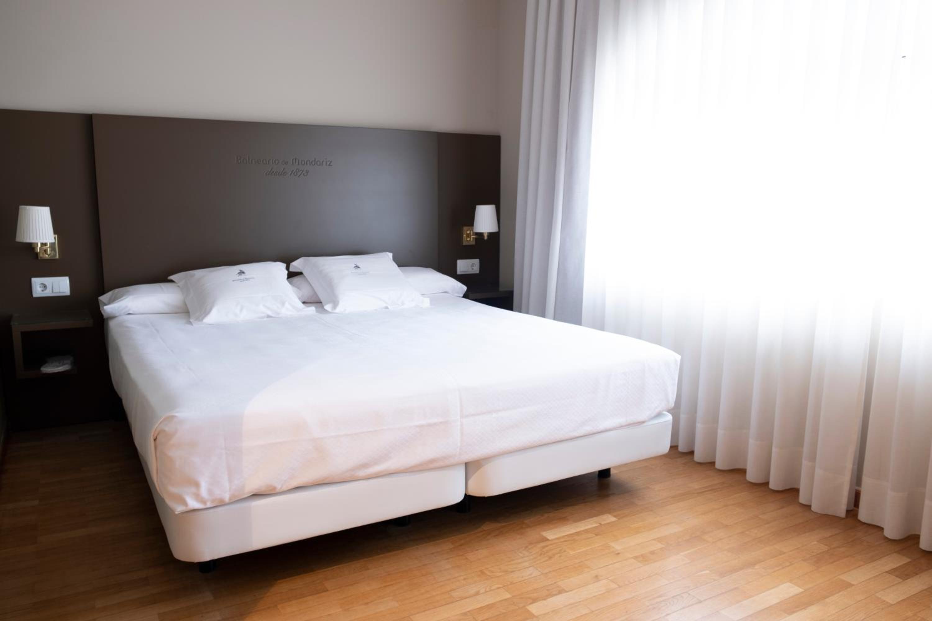 Double Room with Spa Access - Photo 6