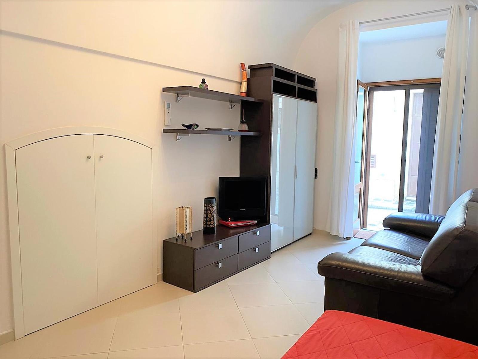 One-Bedroom House photo 1