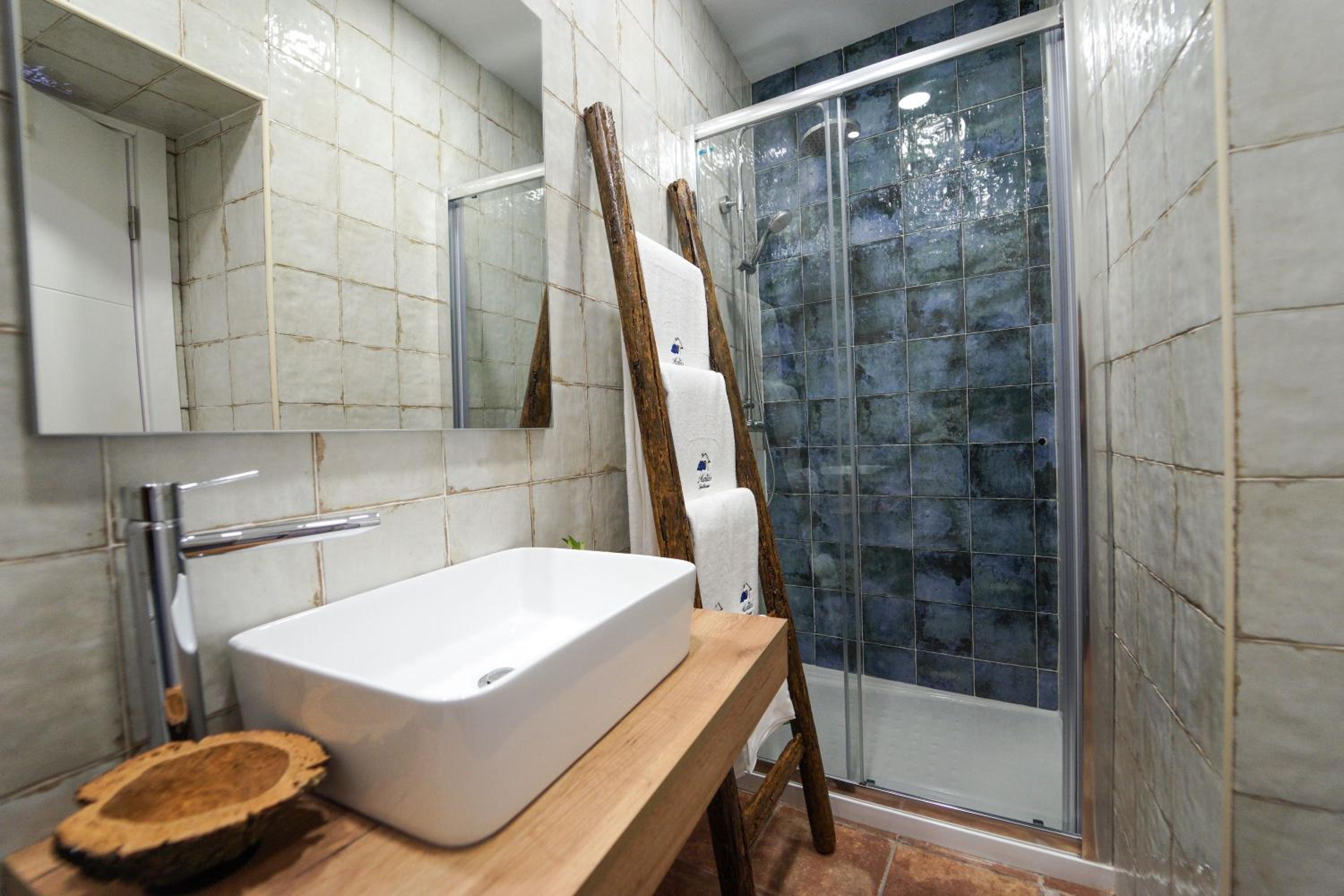 Large Double or Twin Room - Photo 3