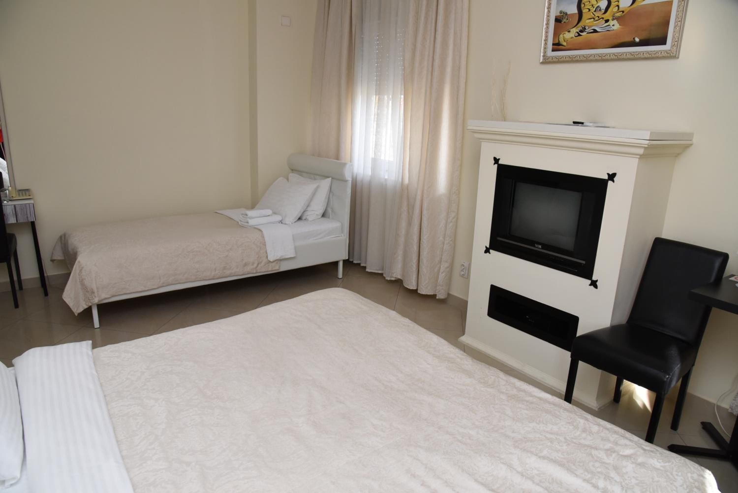 Triple Room - Photo 7