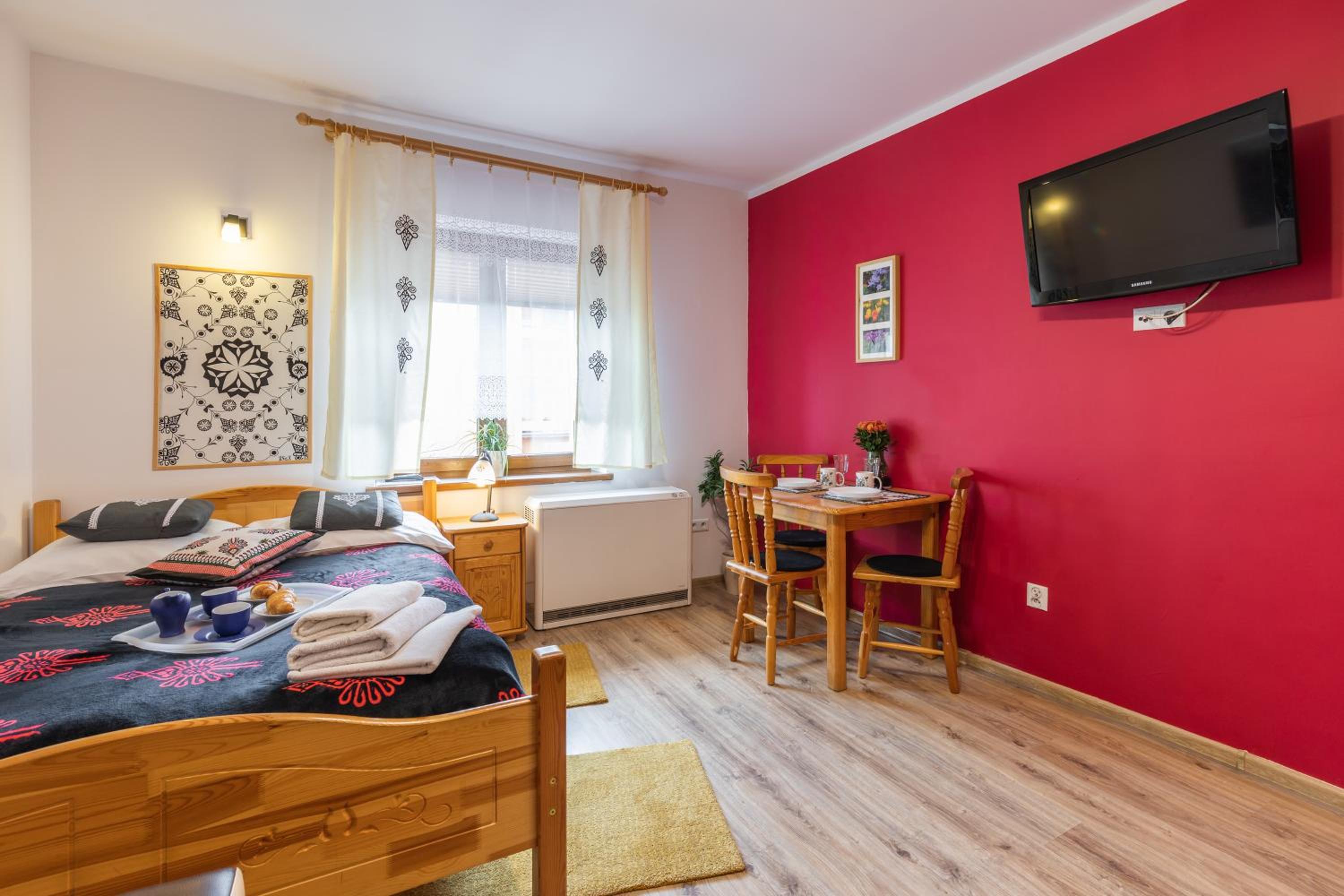 Studio (3 Adults) - Photo 1