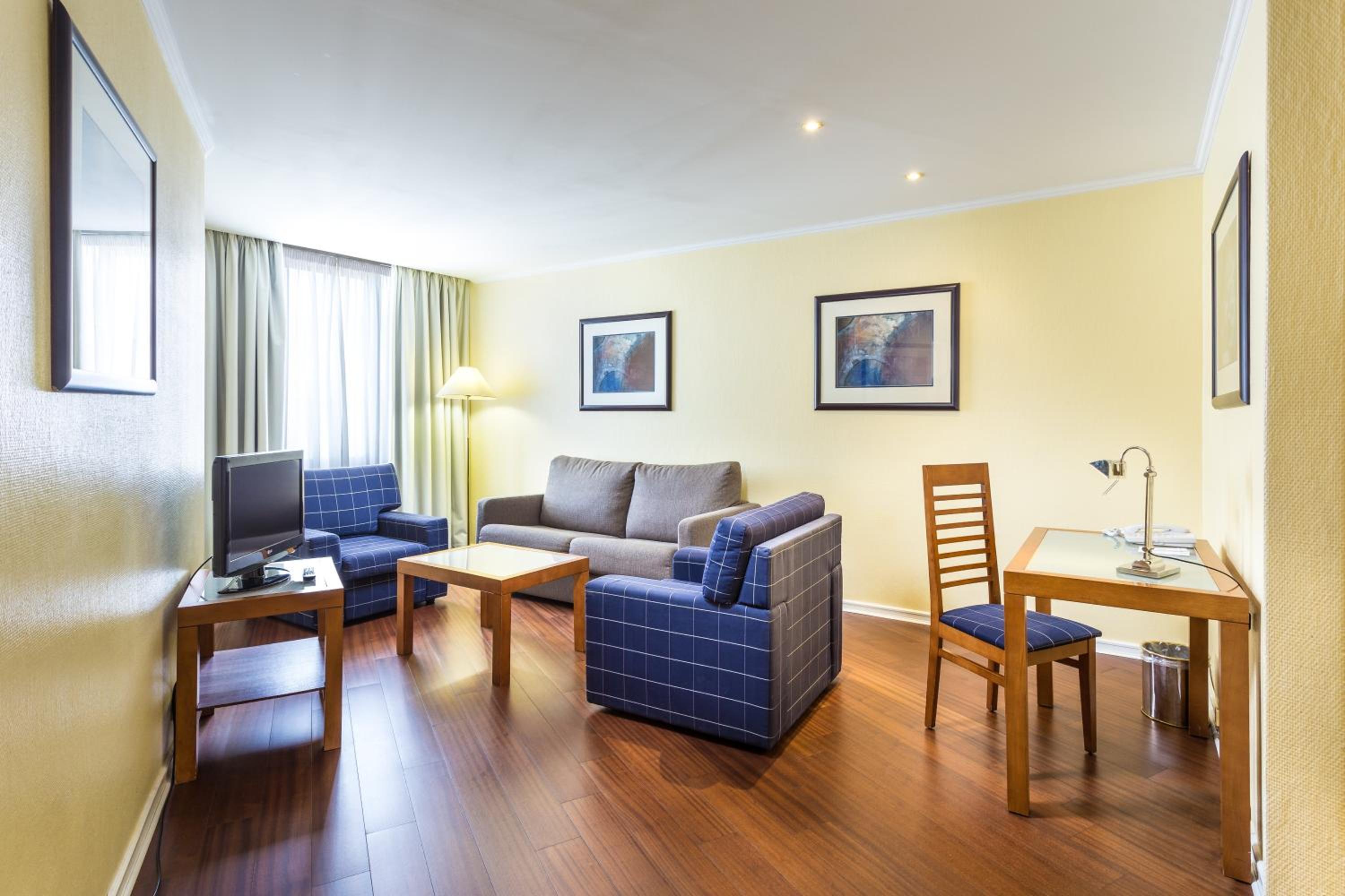 King Suite - Photo 9