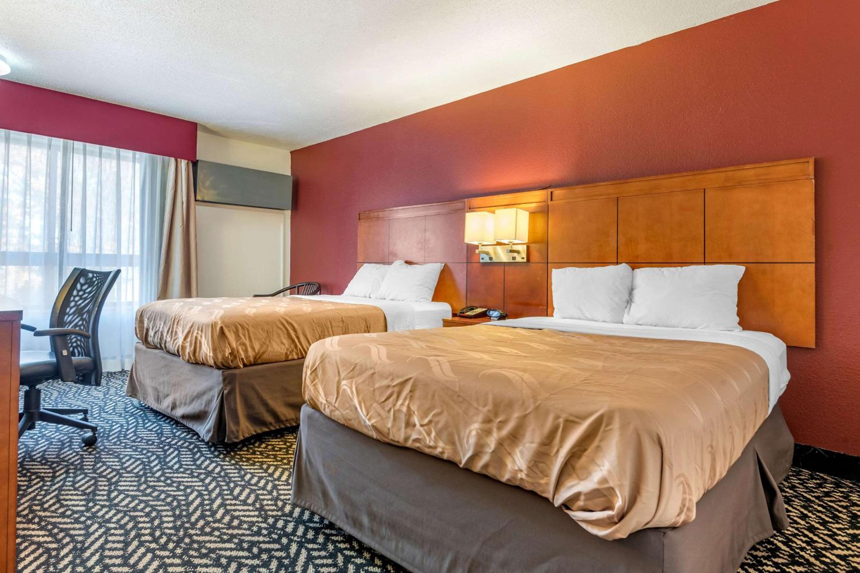 Deluxe Double Room with Two Double Beds - Smoking photo 1