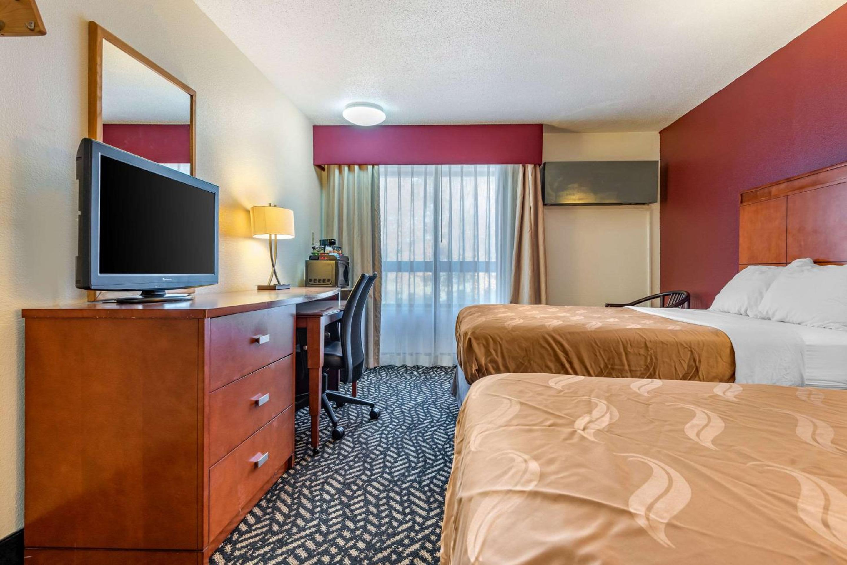 Deluxe Double Room with Two Double Beds - Smoking photo 2