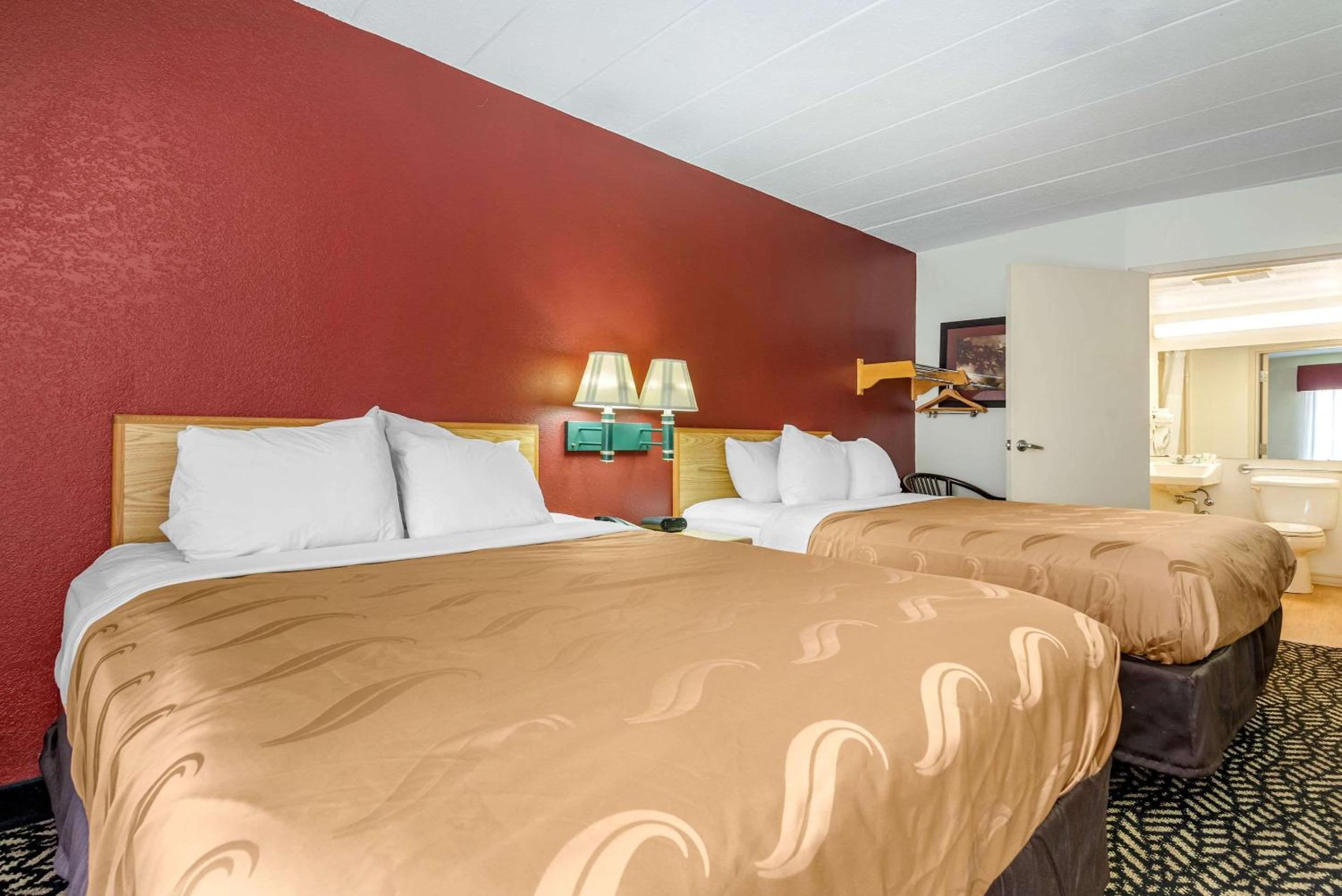 Deluxe Double Room with Two Double Beds - Smoking photo 3