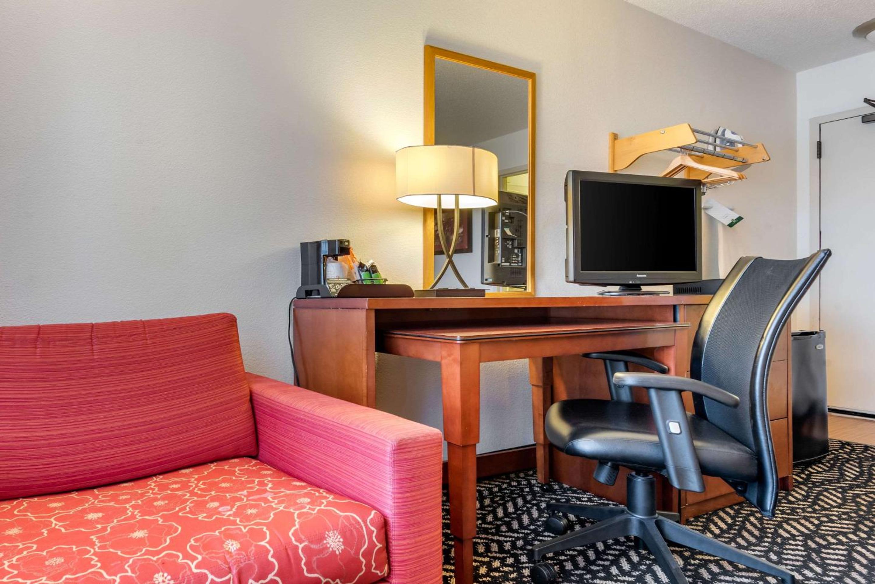 King Room - Accessible/Non-Smoking photo 1