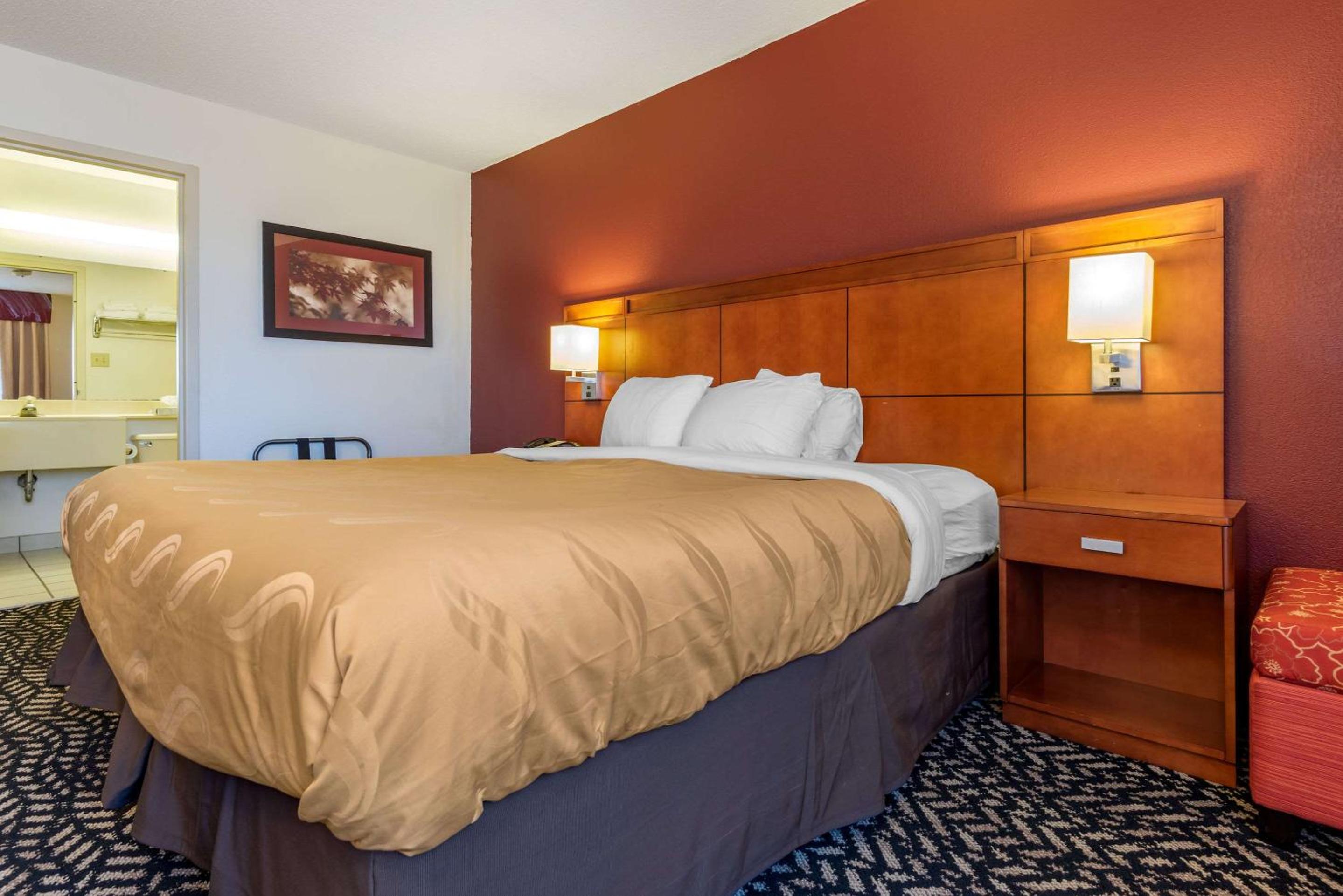 King Room - Accessible/Non-Smoking photo 2