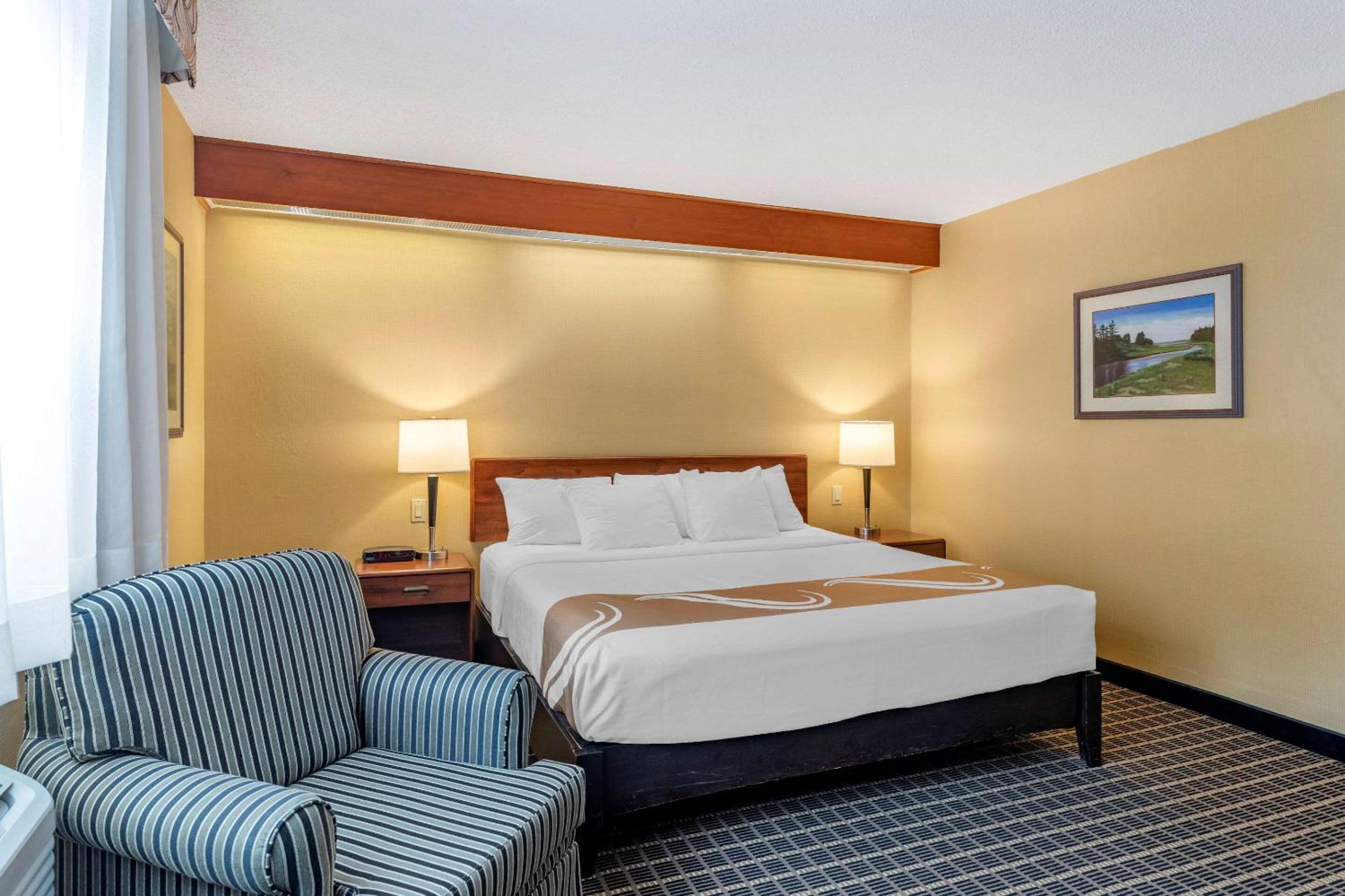 Queen Suite with Two Queen Beds - Photo 2