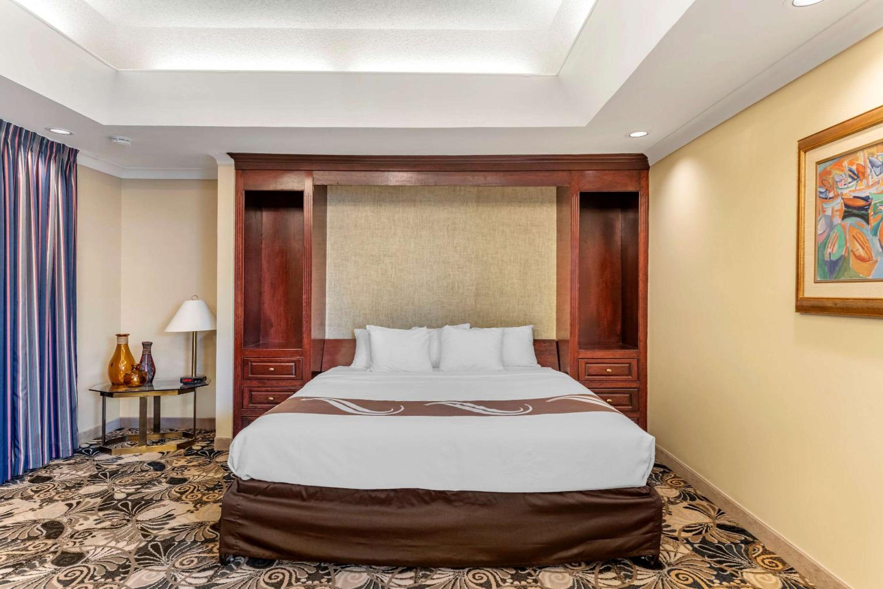 Queen Suite with Two Queen Beds - Photo 3