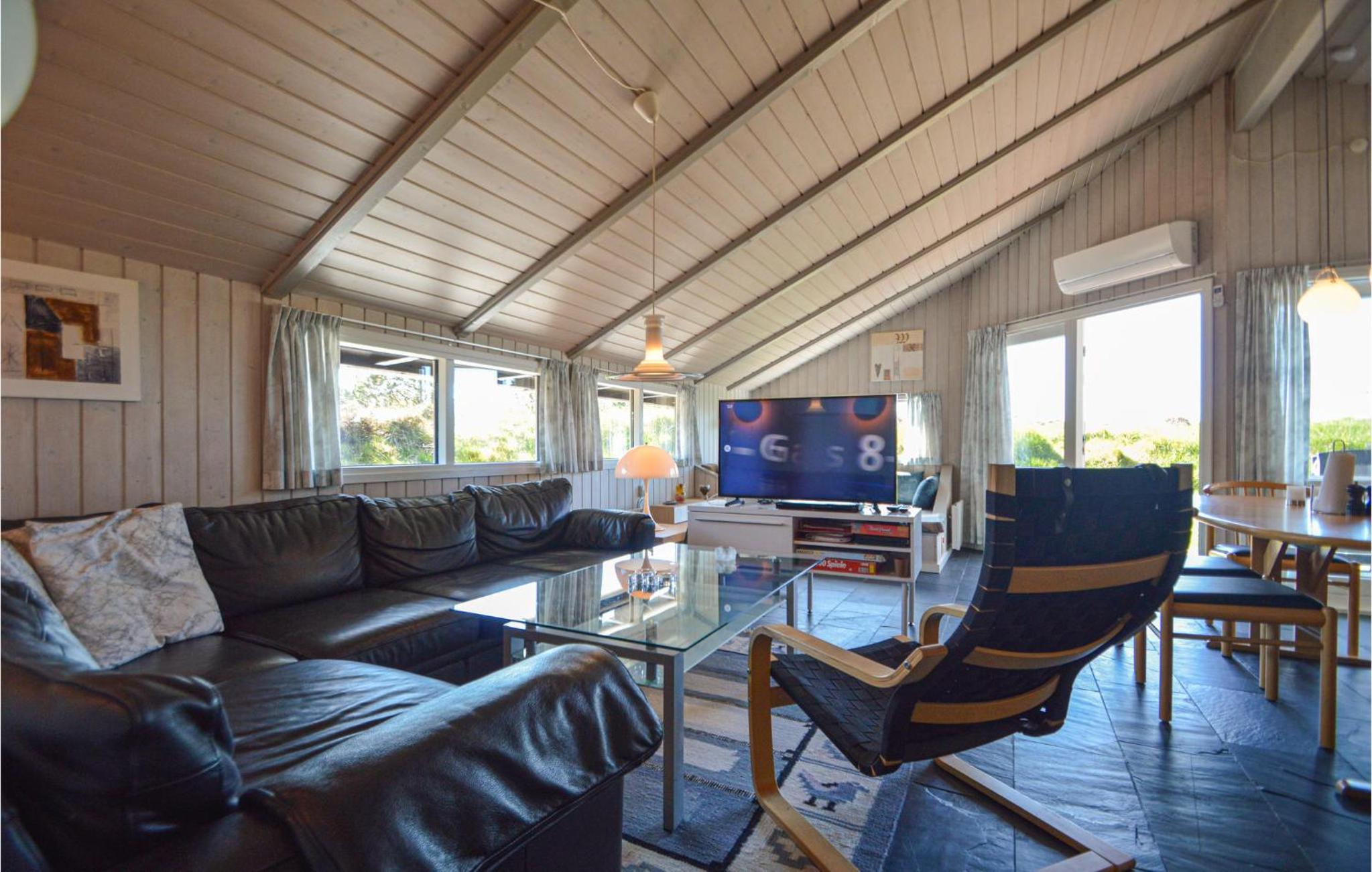 Four-Bedroom Vacation Home photo 1