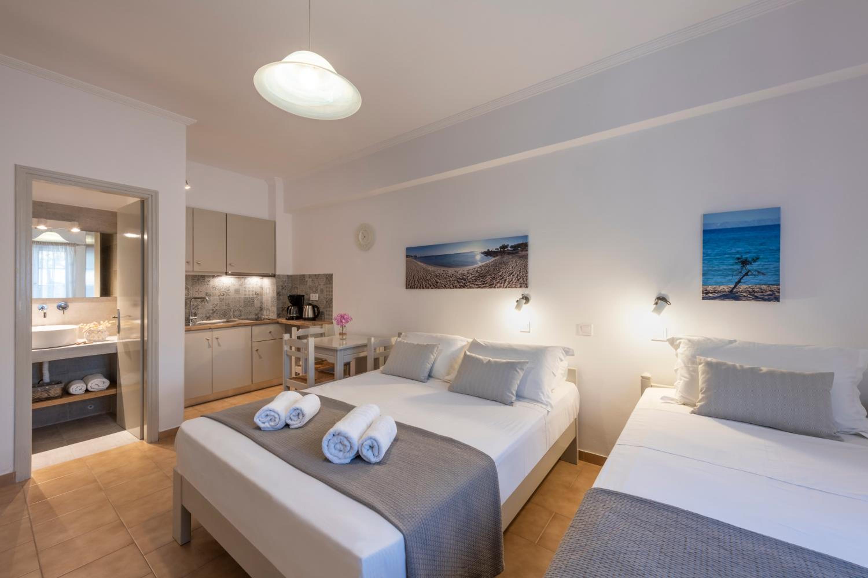 Triple Room with Terrace photo 1