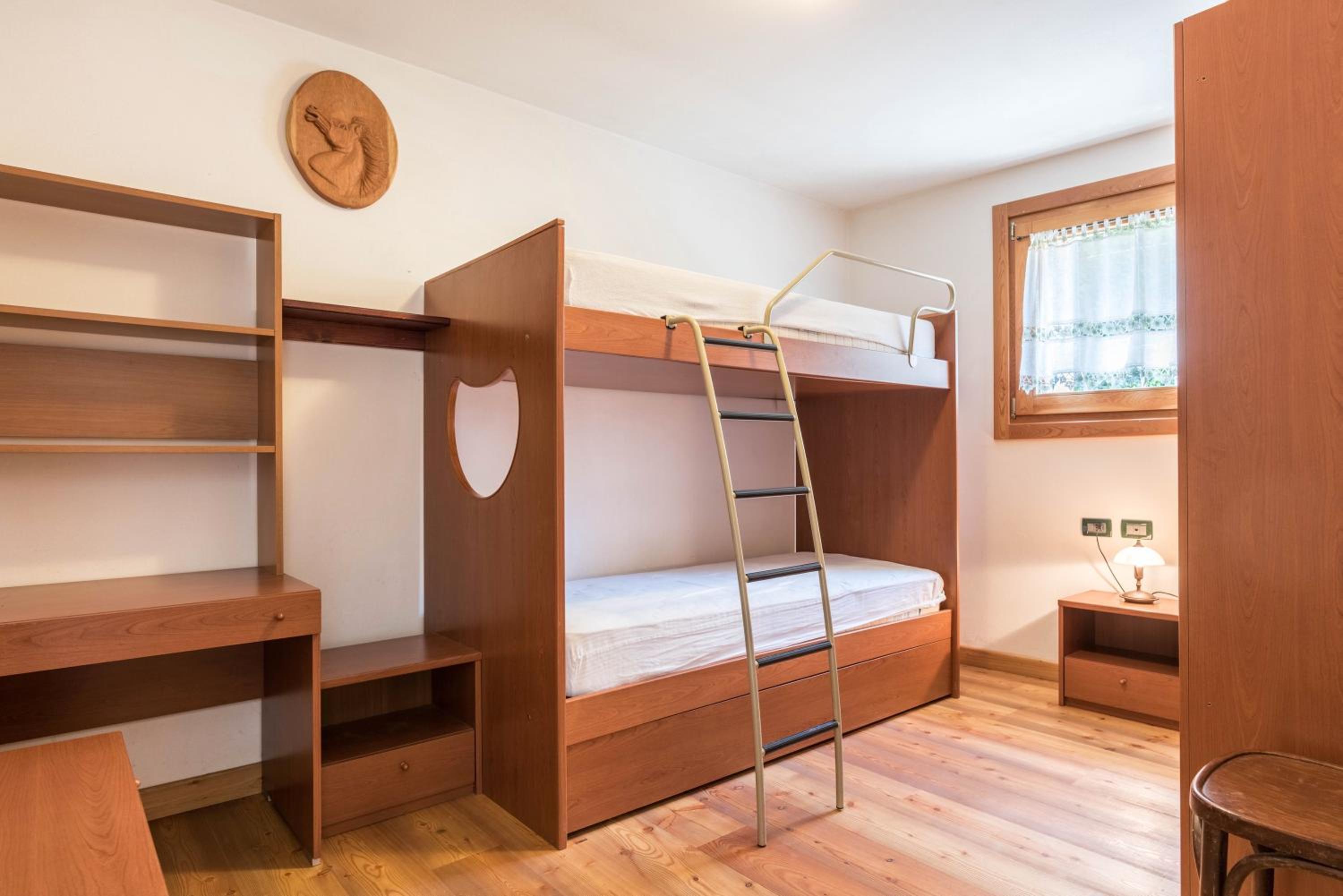 Two-Bedroom Apartment with Mountain View photo 3