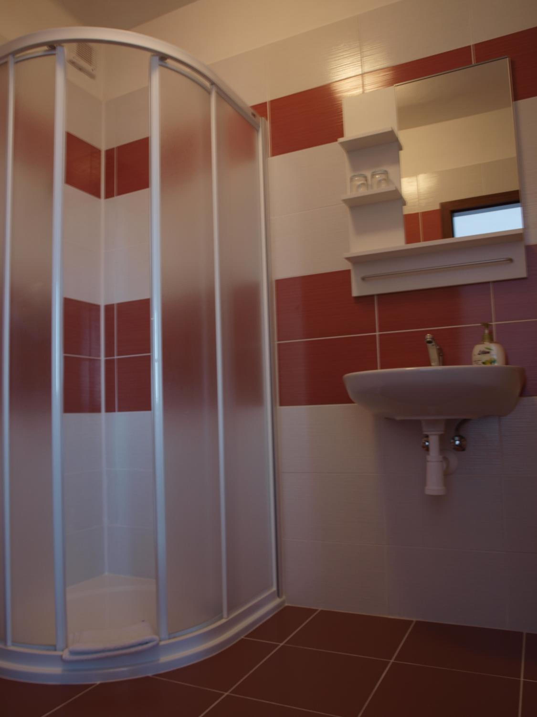 Quadruple Room - Photo 4