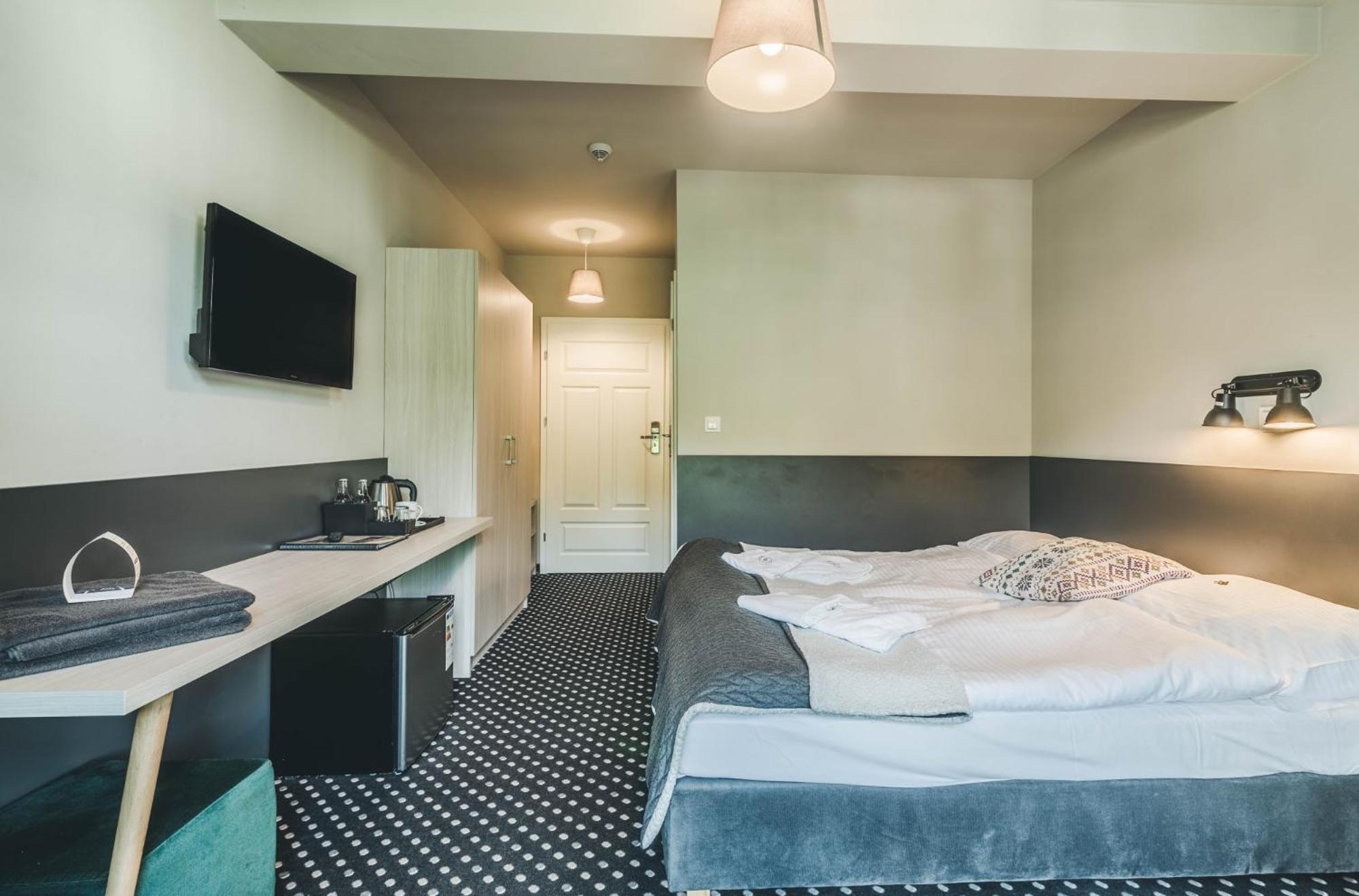 Deluxe Double Room with Balcony - Photo 3
