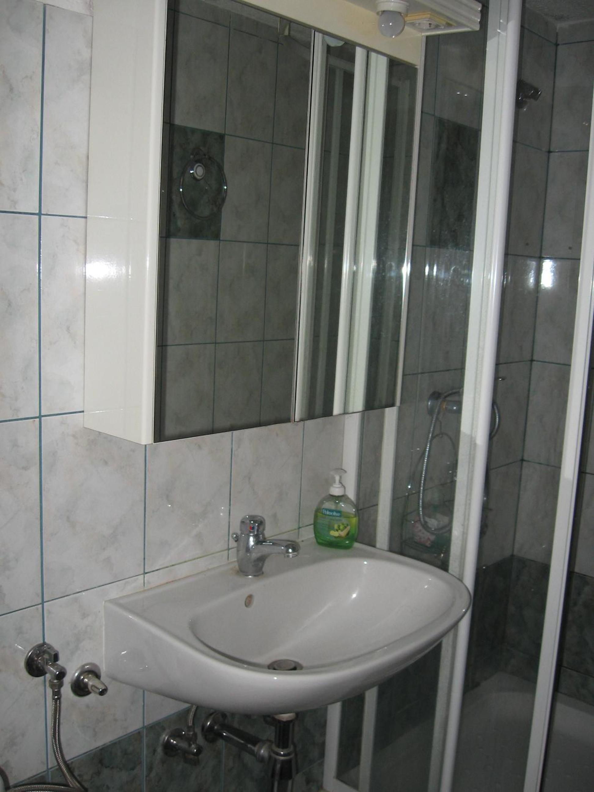 Quadruple Room (4 Adults) - Photo 12
