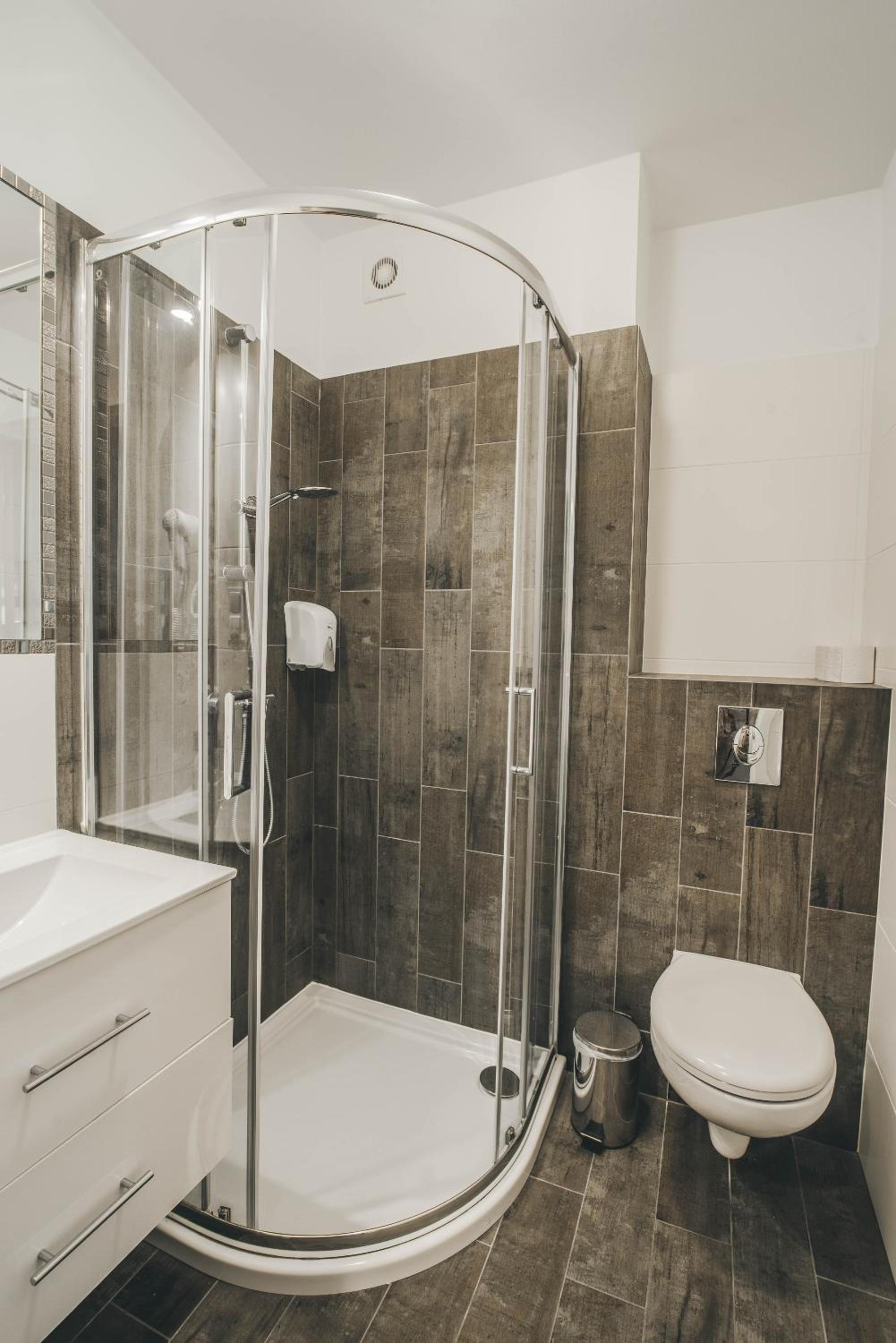 Double or Twin Room - Photo 3