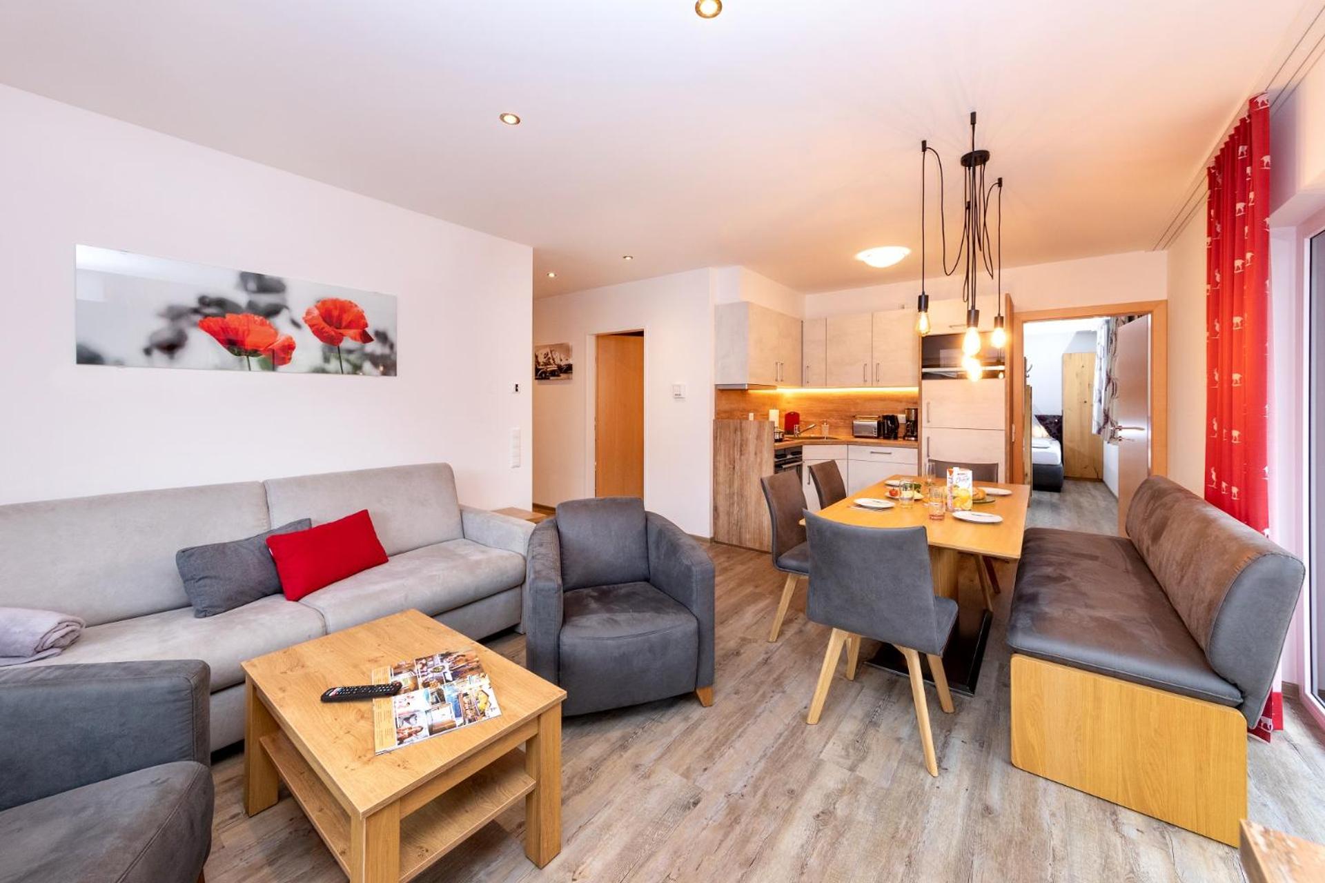 Two-Bedroom Apartment with Mountain View photo 3
