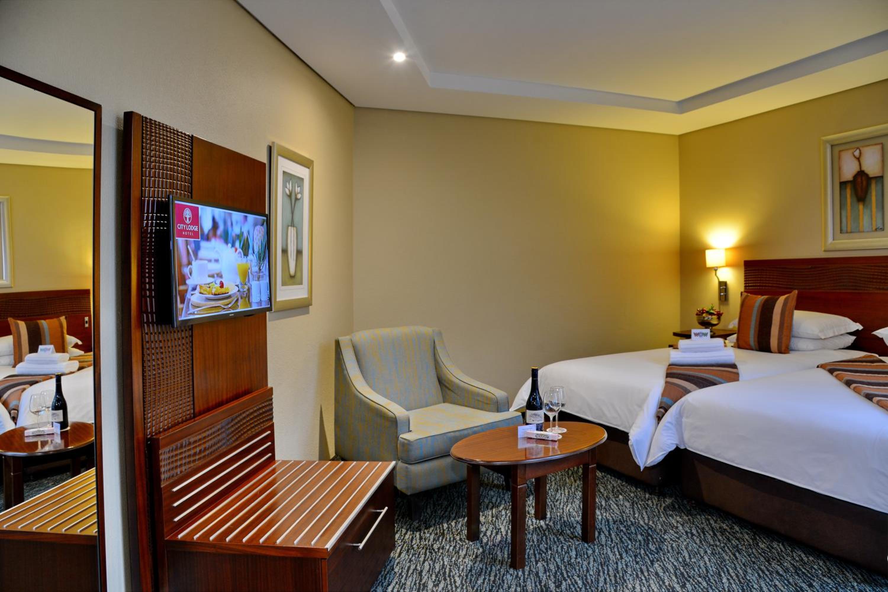 Twin Room - Disability Access - Photo 1